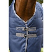 Rambo Couverture d'Écurie 200g Navy/Thunderstorm Grey/Silver Rambo Couverture d'Écurie 200g Navy/Thunderstorm Grey/Silver