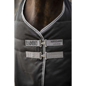 Rambo Couverture d'Écurie 200g Black/Thunderstorm Grey/Silver Rambo Couverture d'Écurie 200g Black/Thunderstorm Grey/Silver
