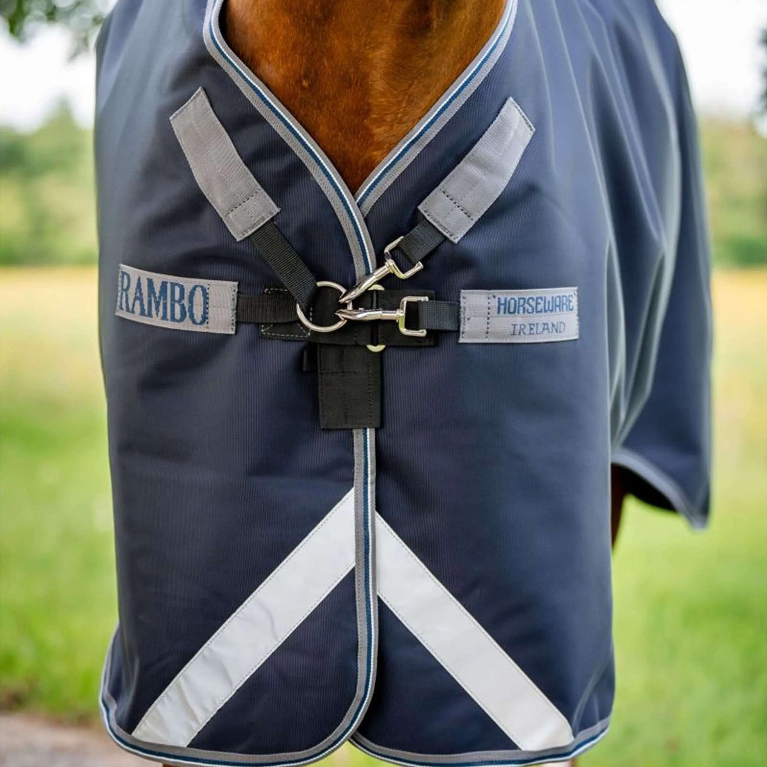 Rambo Chemise Turnout 1680D 0g Bleu marine/Gris orage/Argent Rambo Chemise Turnout 1680D 0g Bleu marine/Gris orage/Argent