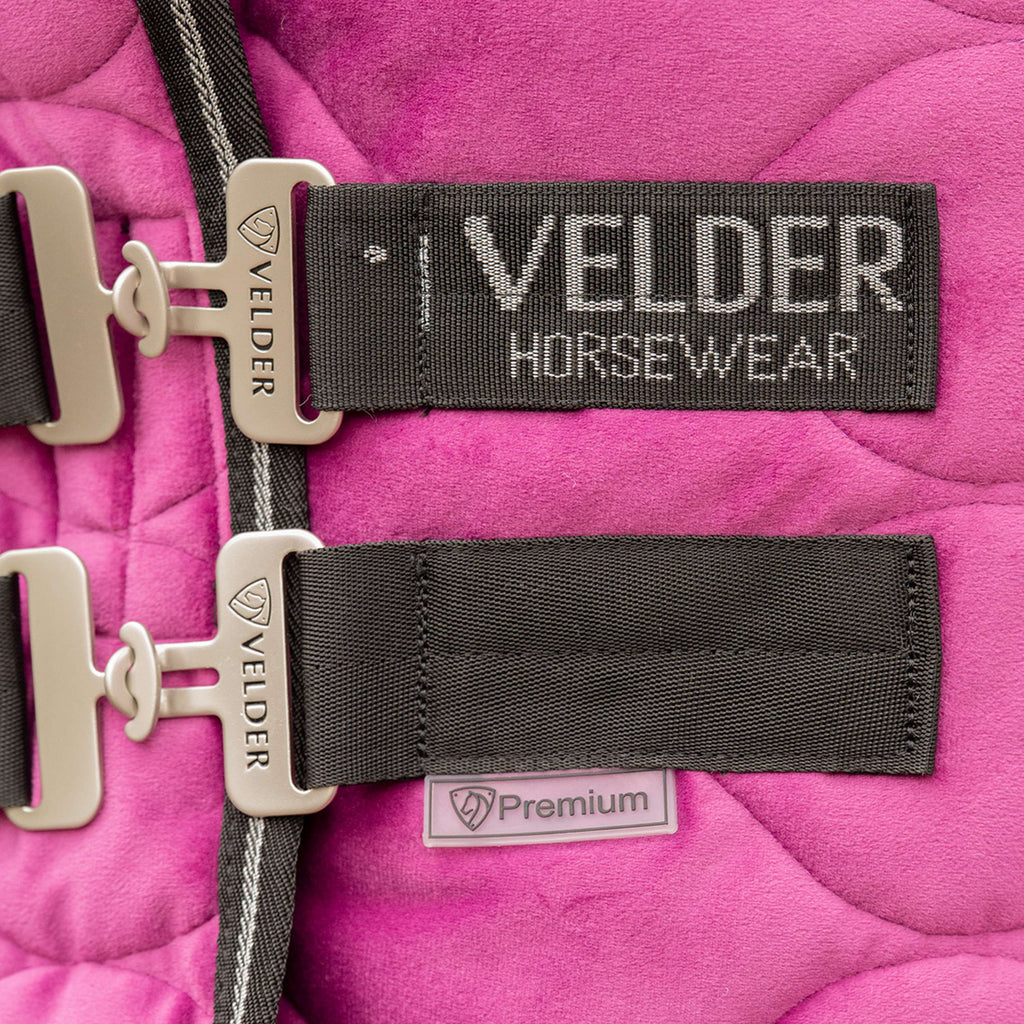 Velder Horsewear Premium Couverture de Concours Satin Glow Dutch Raspberry