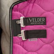 Velder Horsewear Premium Couverture de Concours Satin Glow Dutch Raspberry