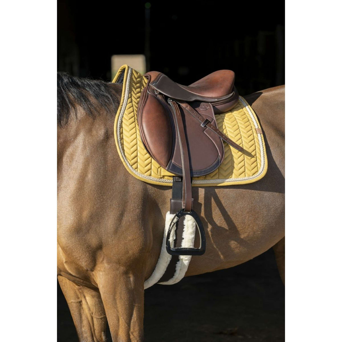 EQUITHÈME Tapis de Selle Softy Jumping Moutarde