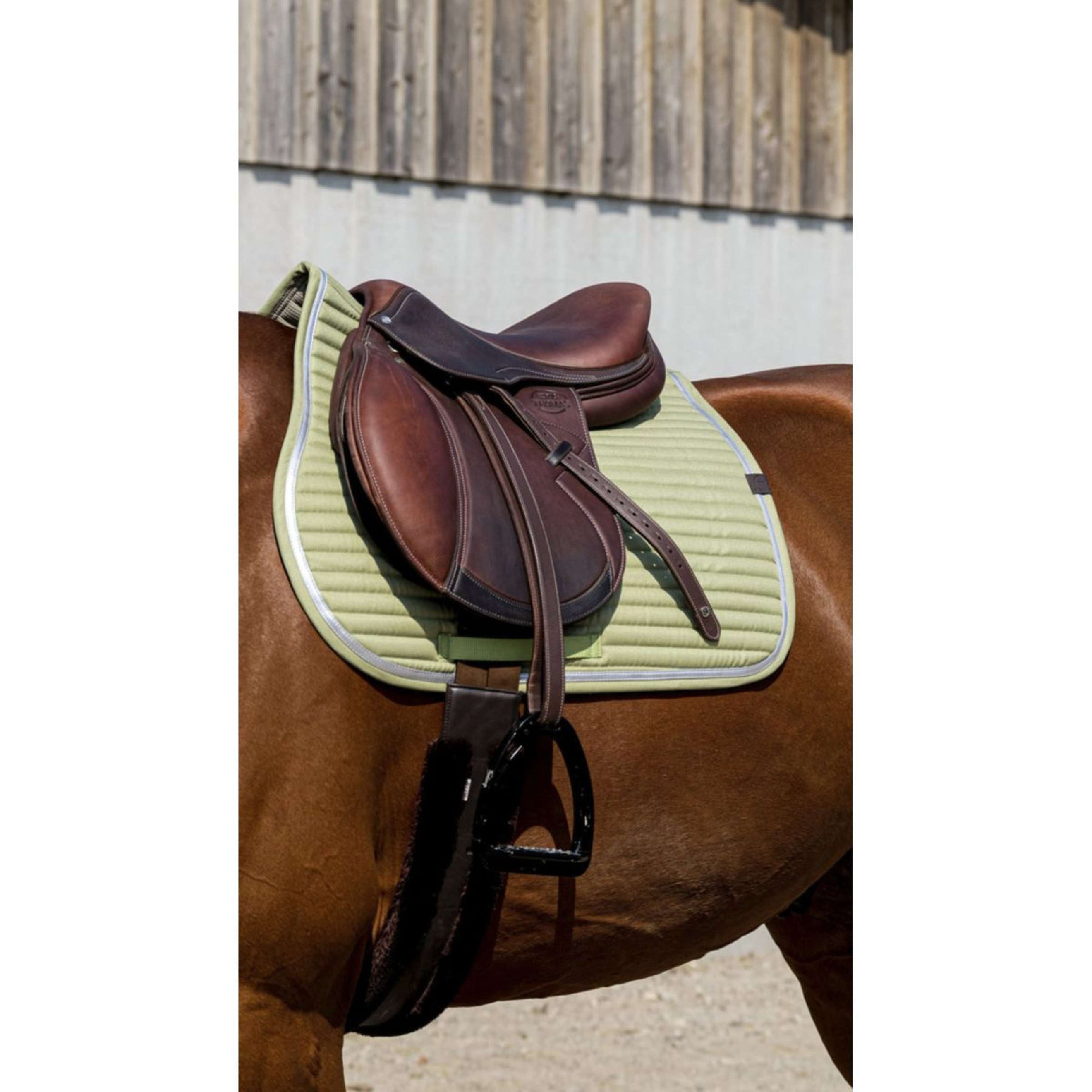 EQUITHÈME Tapis de Selle Spring de Saut Vert clair EQUITHÈME Tapis de Selle Spring de Saut Vert clair