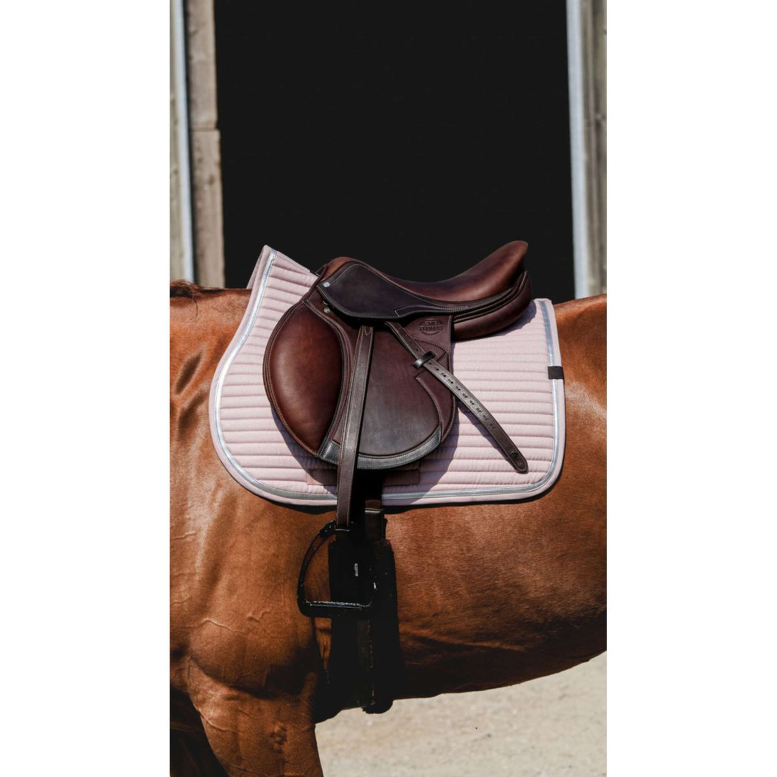 EQUITHÈME Tapis de Selle Spring de Saut Rose clair EQUITHÈME Tapis de Selle Spring de Saut Rose clair