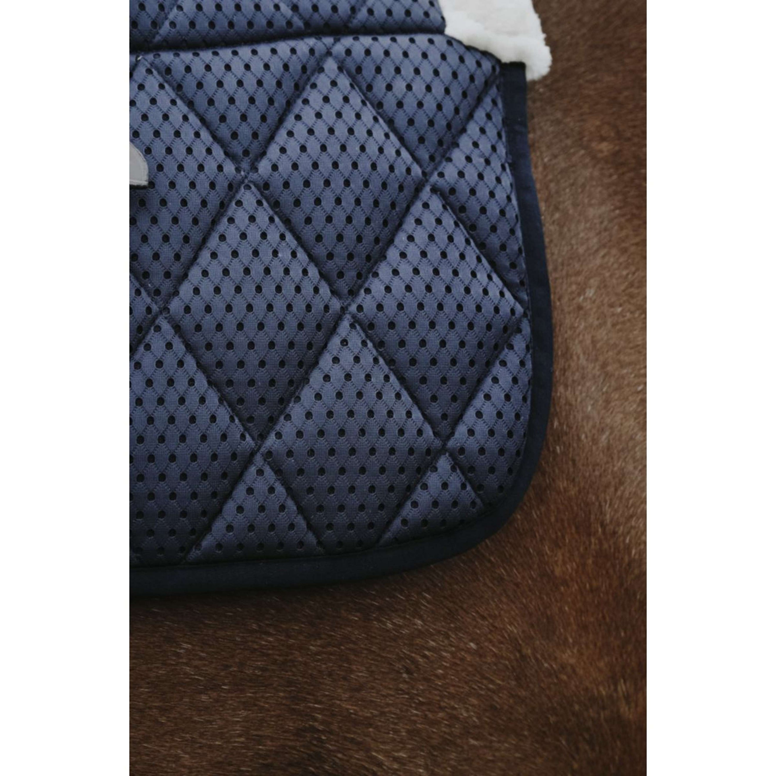 EQUITHÈME Tapis de Selle Pro Air Polyvalent Marin EQUITHÈME Tapis de Selle Pro Air Polyvalent Marin
