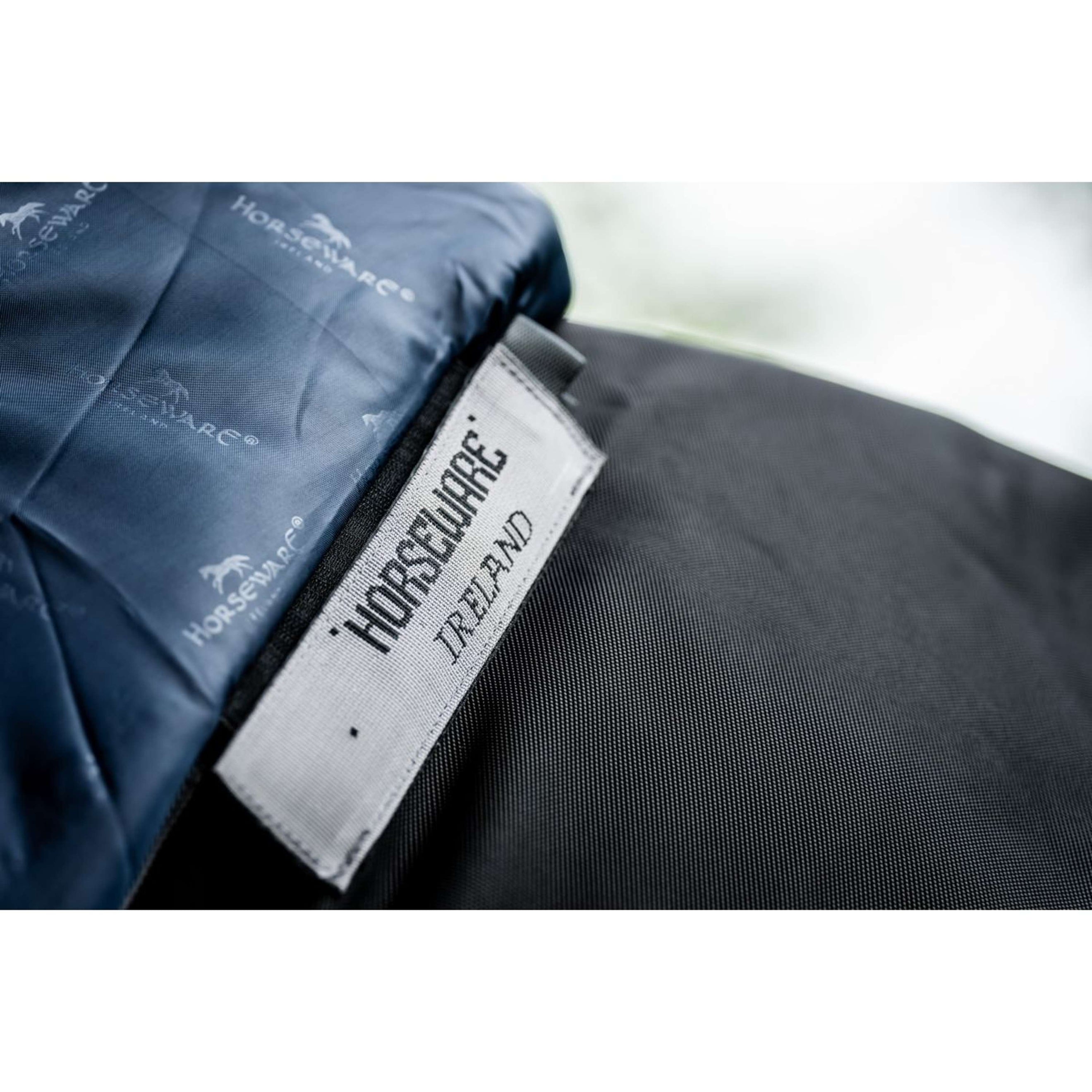 Rambo Chemise Turnout 1680D Plus 100g Noir/Thunderstorm Grey/Silver Rambo Chemise Turnout 1680D Plus 100g Noir/Thunderstorm Grey/Silver