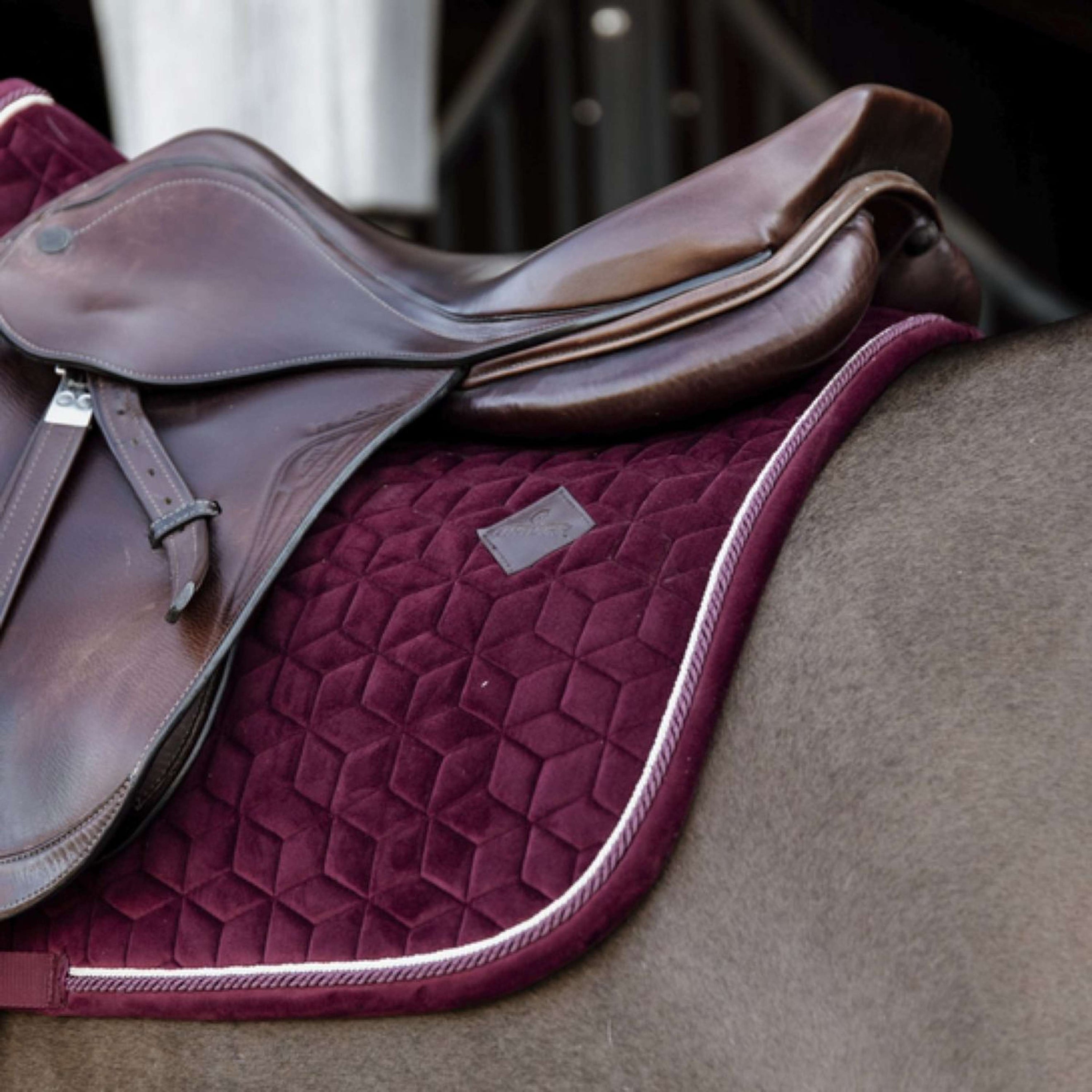 Kentucky Tapis de Selle Velvet Bordeaux Kentucky Tapis de Selle Velvet Bordeaux