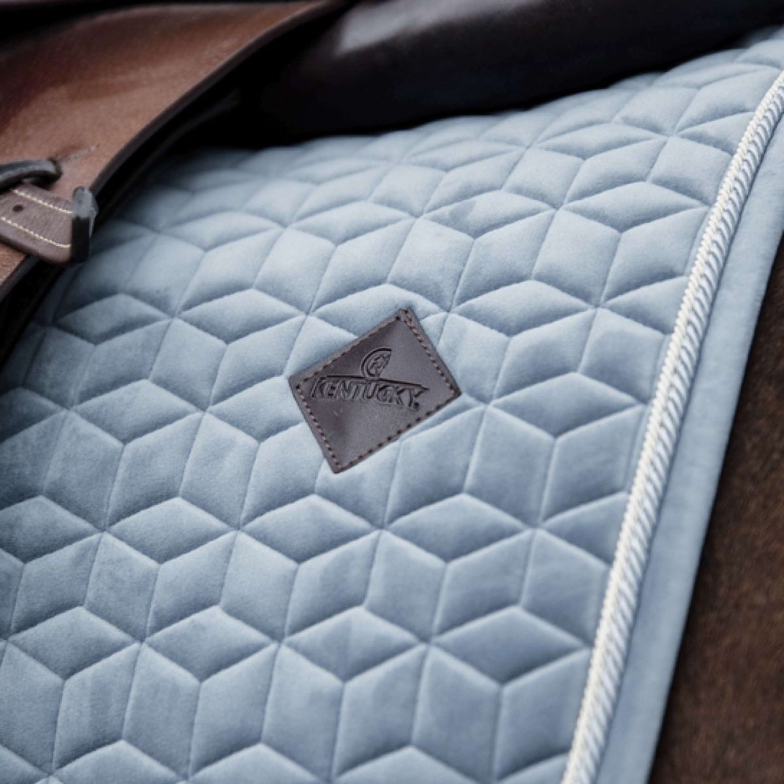 Kentucky Tapis de Selle Velvet de Saut Bleu clair Kentucky Tapis de Selle Velvet de Saut Bleu clair