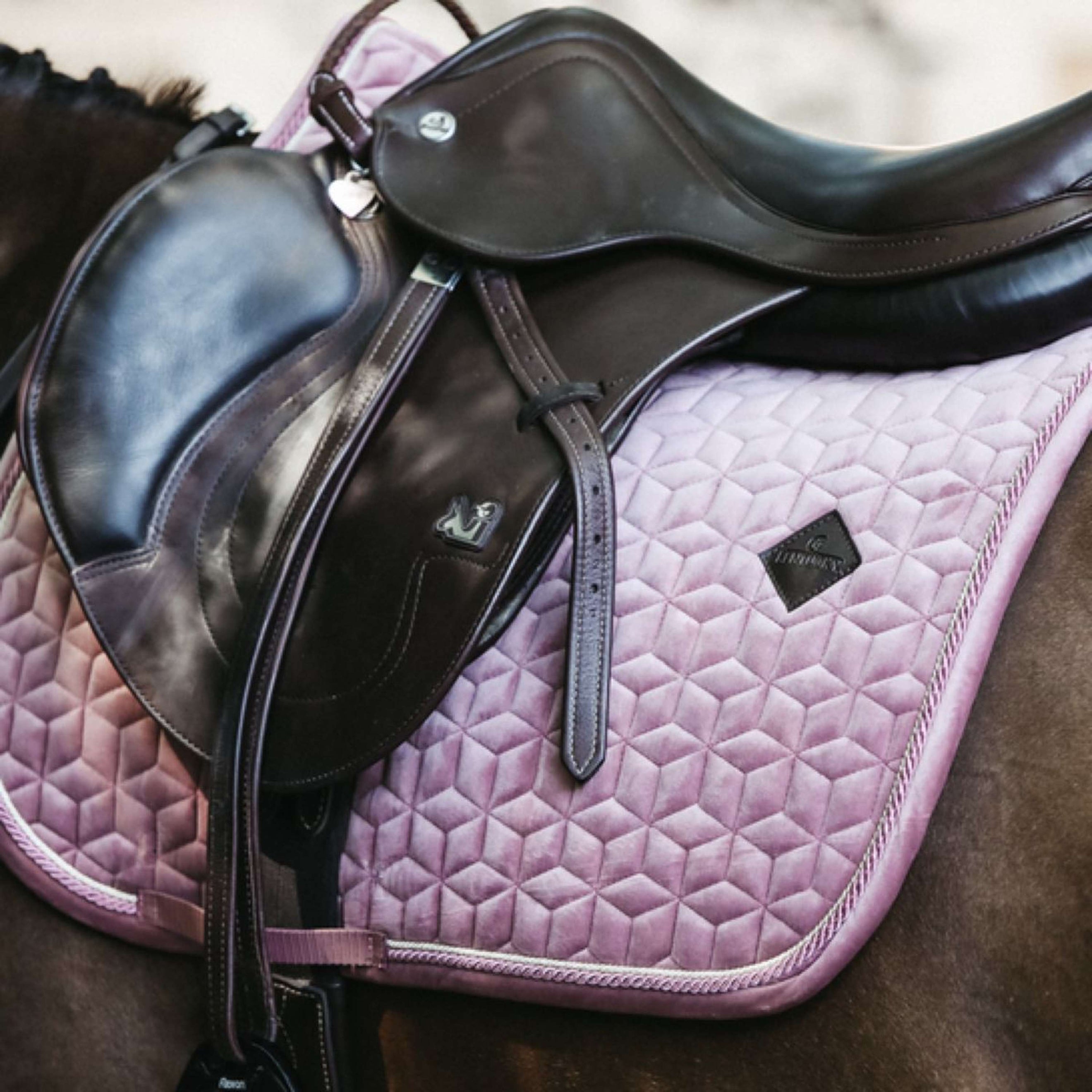 Kentucky Tapis de Selle Velvet de Saut Old Rose Kentucky Tapis de Selle Velvet de Saut Old Rose