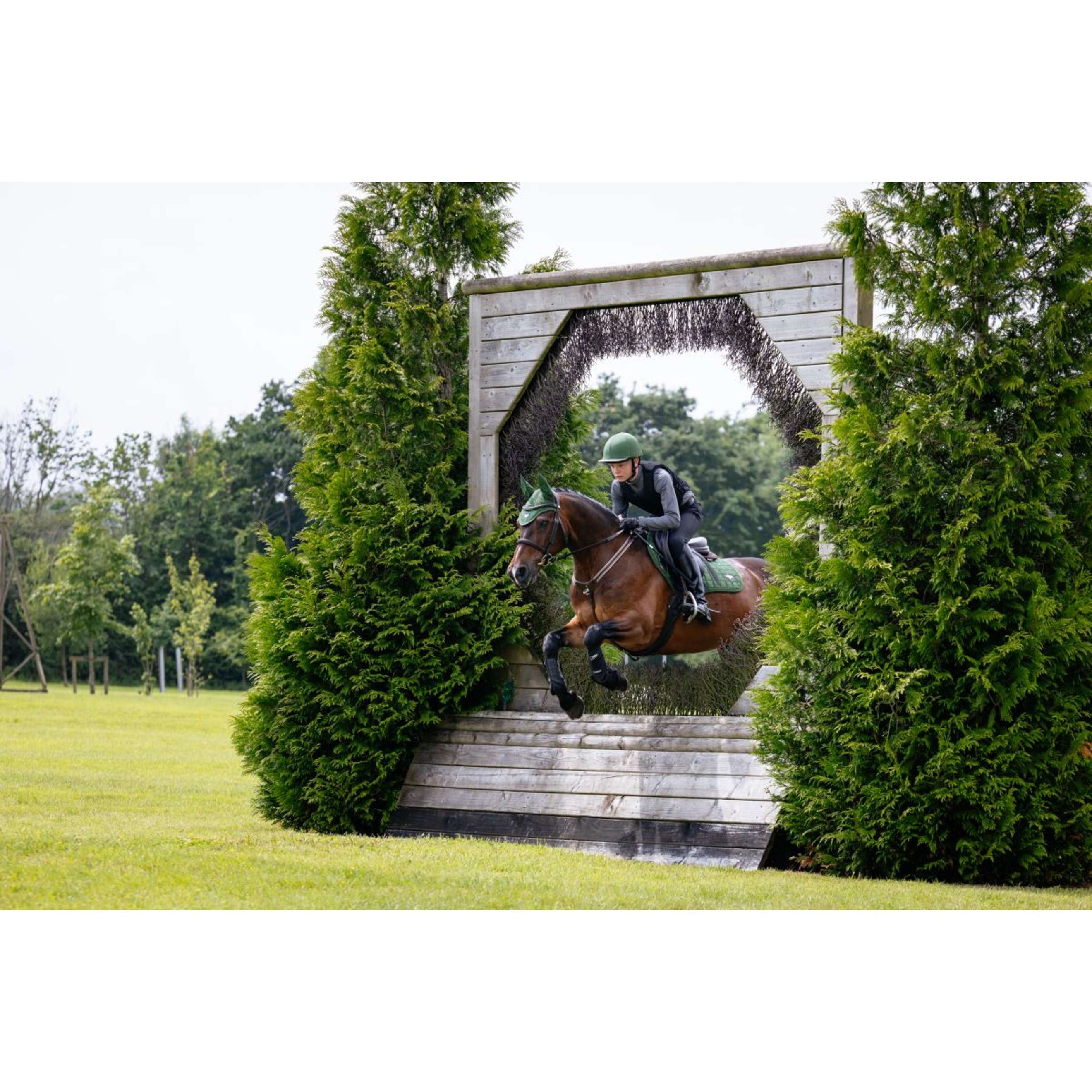 LeMieux Tapis de Selle Loire Classic Square Close Contact Hunter Green LeMieux Tapis de Selle Loire Classic Square Close Contact Hunter Green