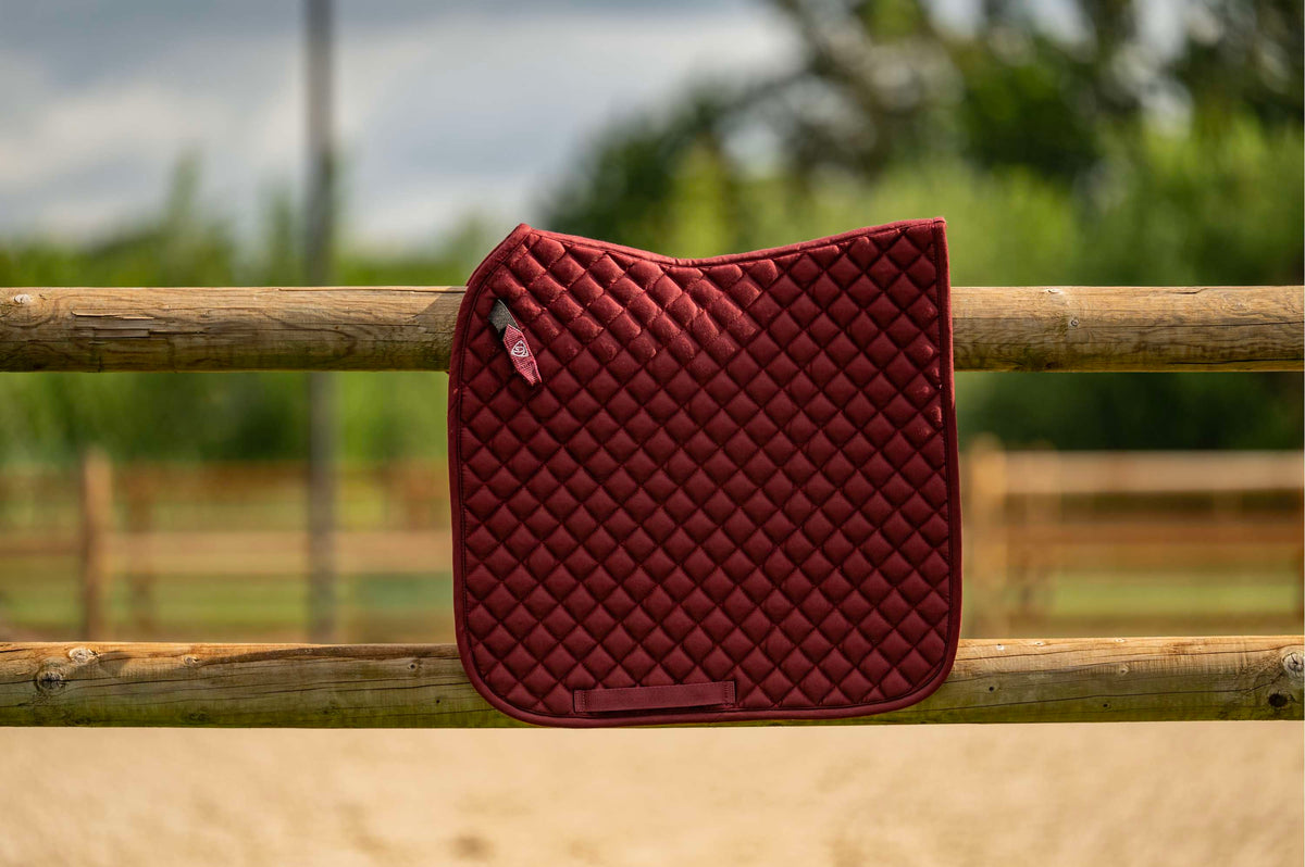 Velder Horsewear Essentials Tapis de Selle Dressage Classic Bordeaux