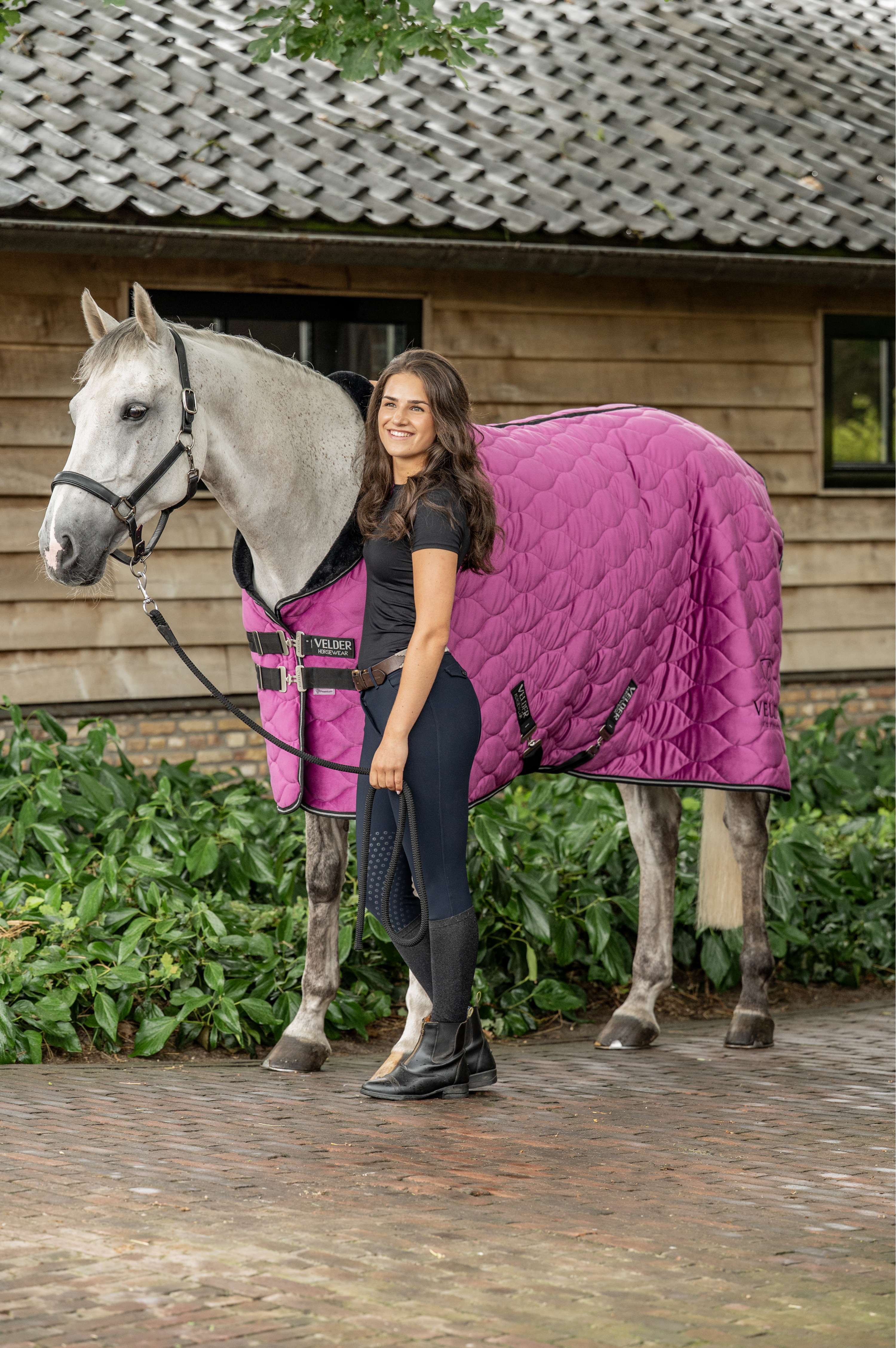 Velder Horsewear Premium Couverture de Concours Satin Glow Dutch Raspberry