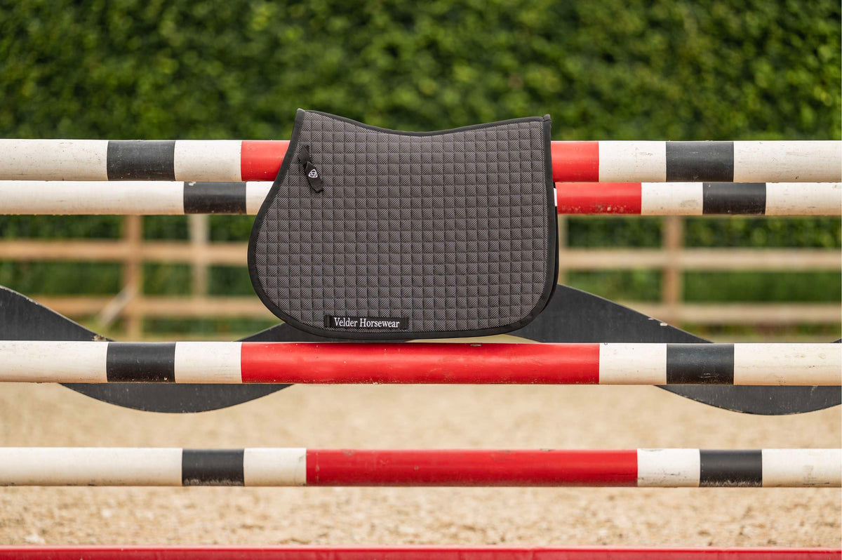 Velder Horsewear Premium Tapis de Selle Bamboo de Saut Noir