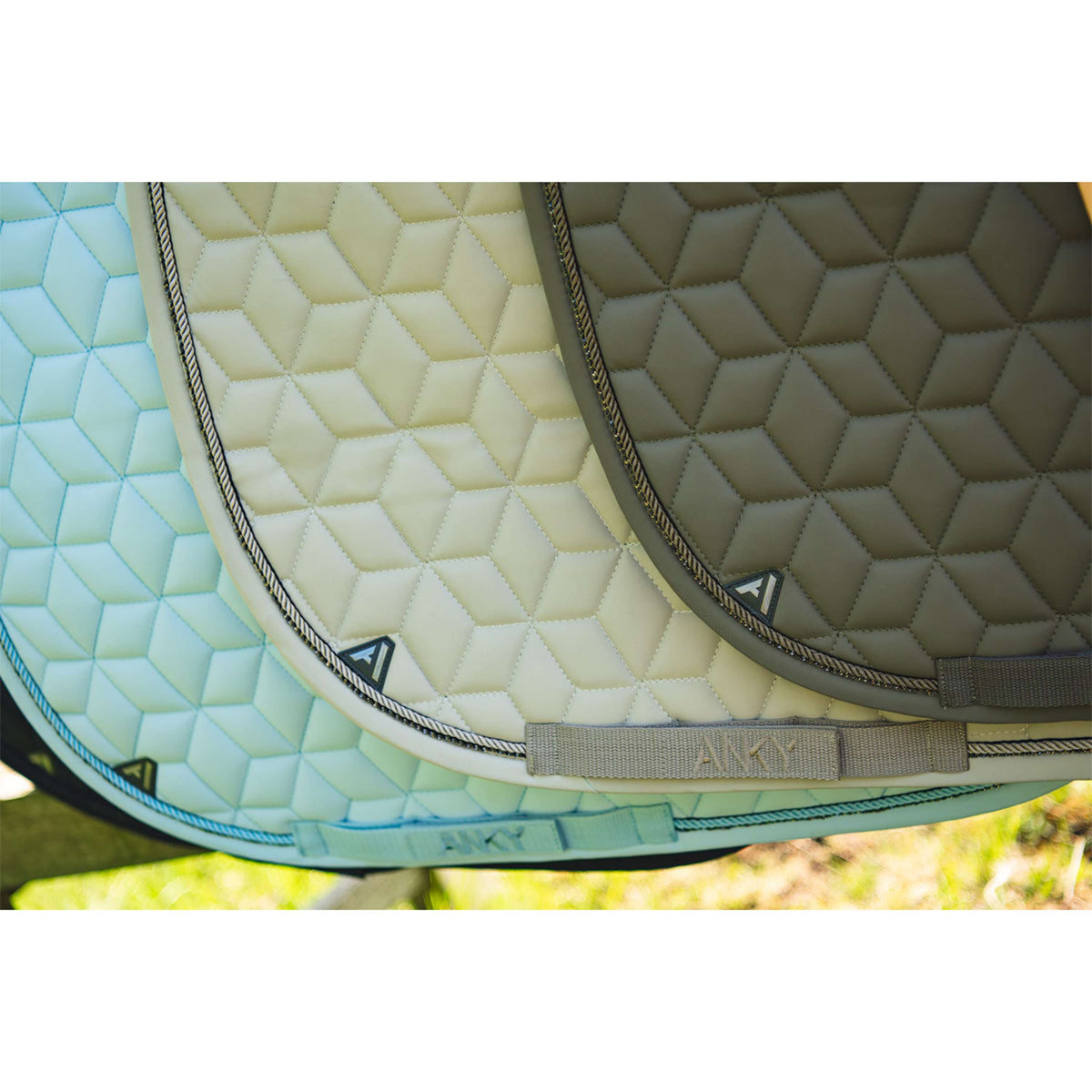 ANKY Tapis de Selle Vivacity XB261111 Dressage Bungee Cord