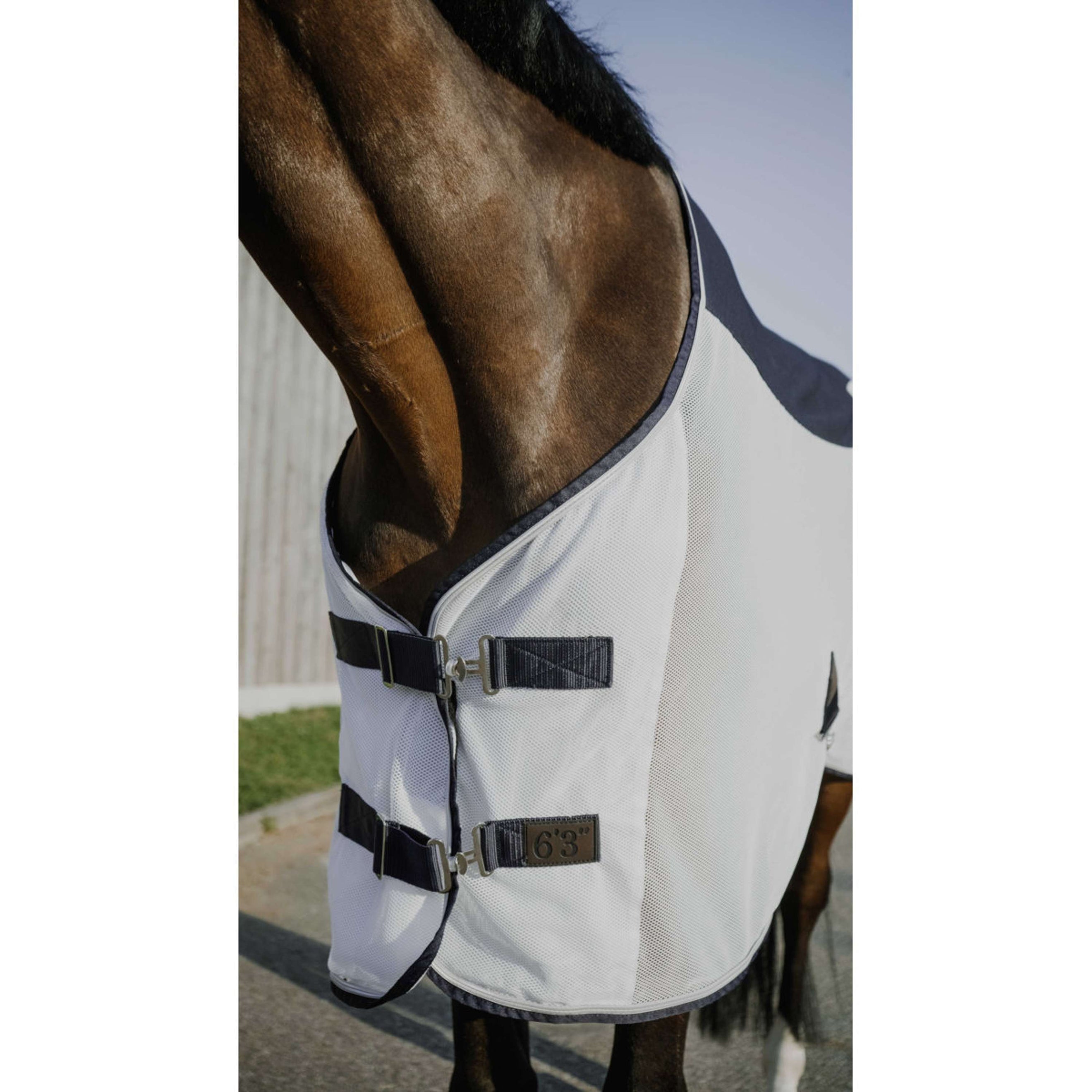 EQUITHÈME Couverture Anti-Mouches Flycool Standard Marine/Blanc EQUITHÈME Couverture Anti-Mouches Flycool Standard Marine/Blanc