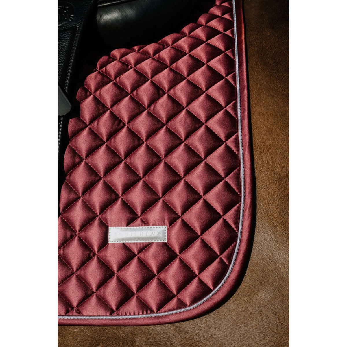 EQUITHÈME Tapis de Selle Nacre Dressage Bordeaux