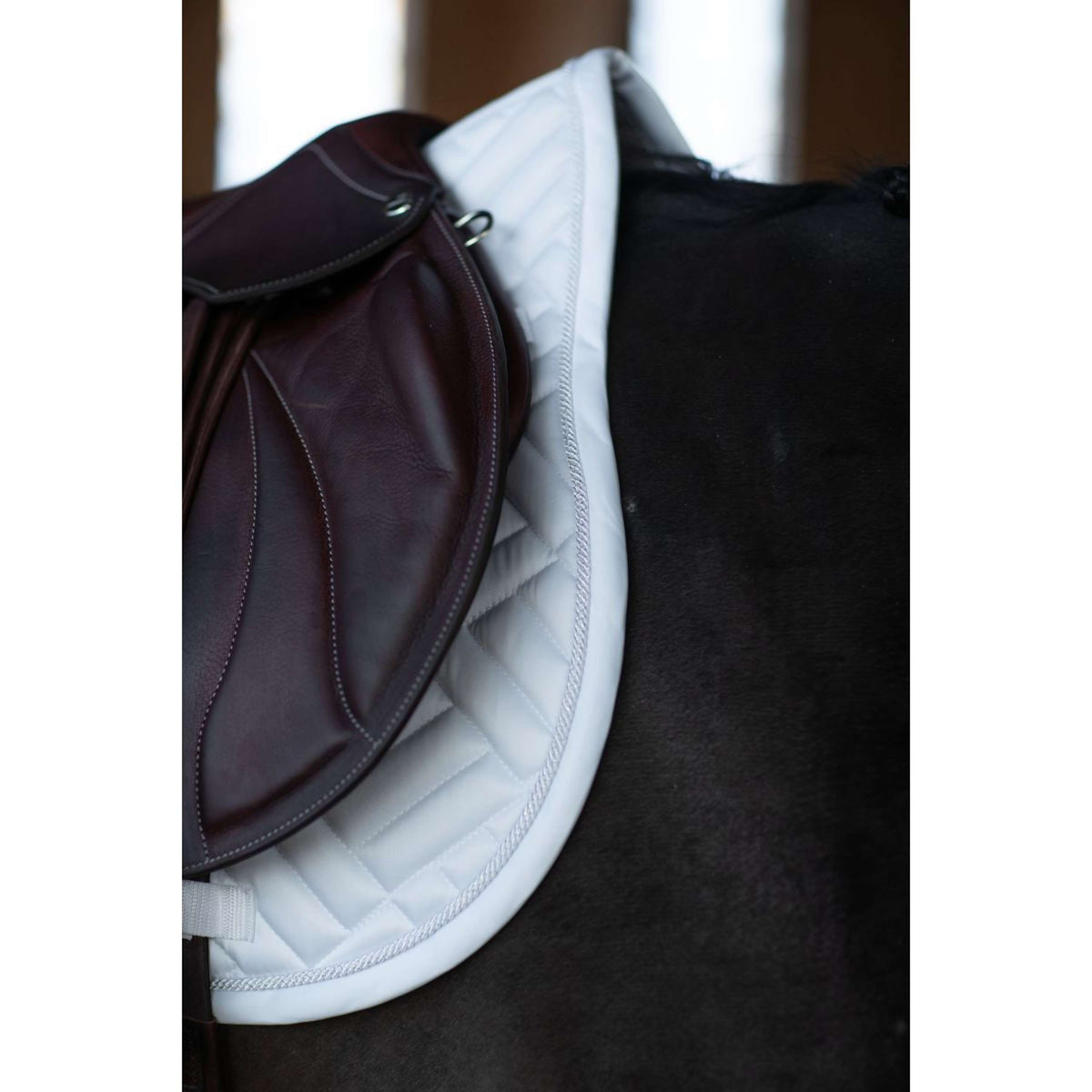 Equestrian Stockholm Tapis de Selle Modern de Saut White Silver