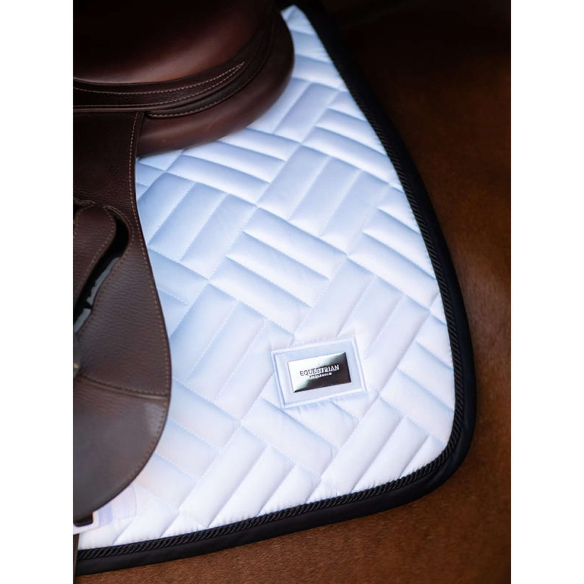 Equestrian Stockholm Tapis de Selle Modern de Saut Blanc/Noir