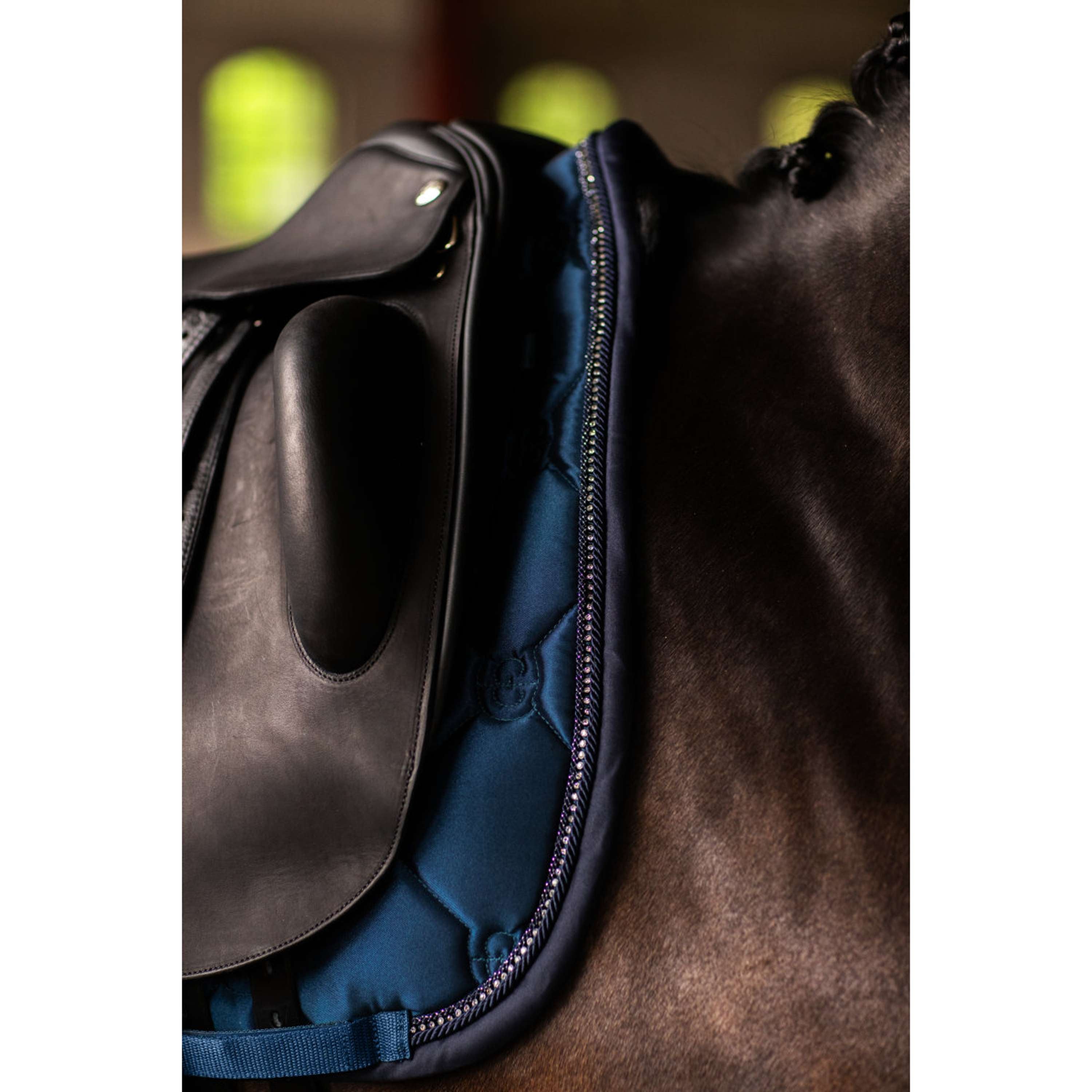 Equestrian Stockholm Tapis de Selle Crystal Shine Dressage Blue Meadow