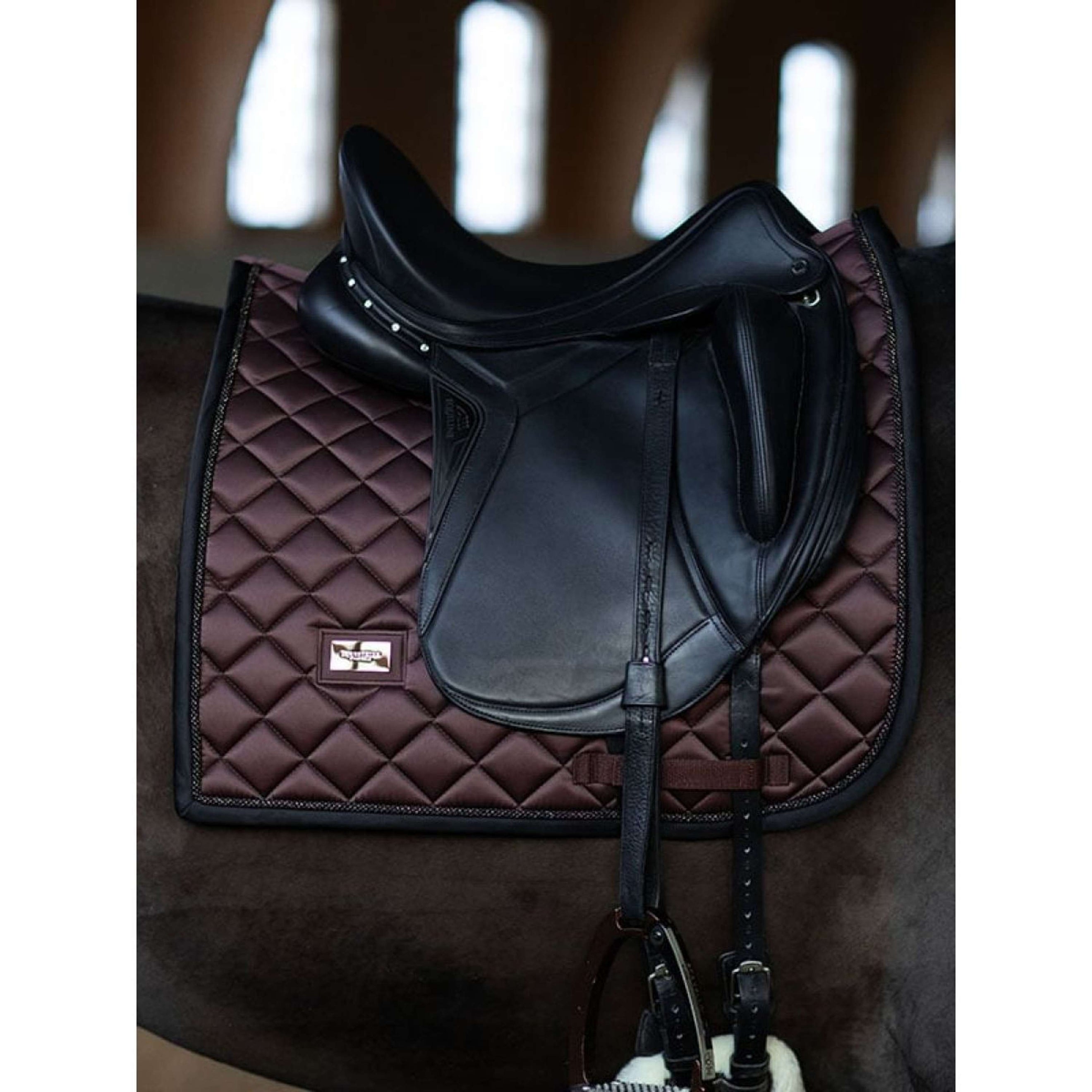 Equestrian Stockholm Tapis de Selle Dressage Endless Glow Equestrian Stockholm Tapis de Selle Dressage Endless Glow
