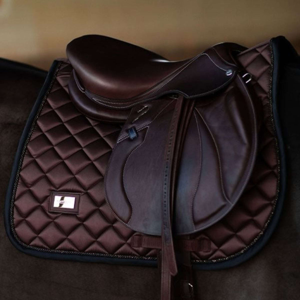 Equestrian Stockholm Tapis de Selle de Saut Endless Glow