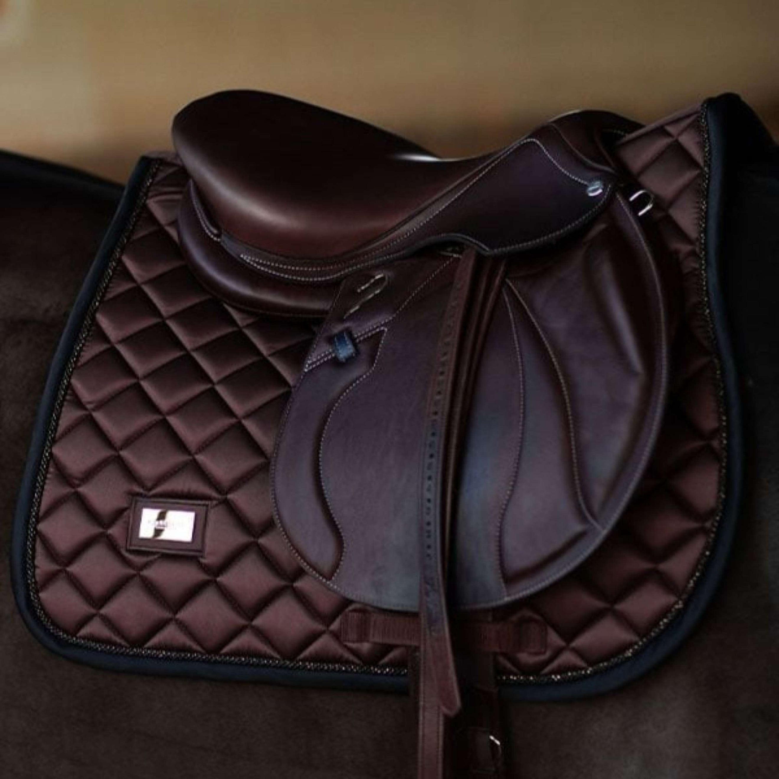 Equestrian Stockholm Tapis de Selle de Saut Endless Glow Equestrian Stockholm Tapis de Selle de Saut Endless Glow