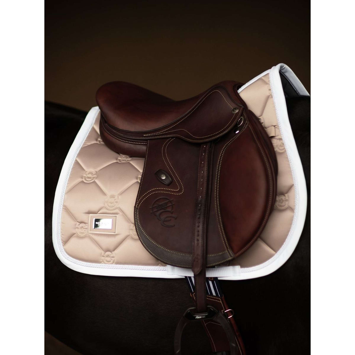 Equestrian Stockholm Tapis de Selle de Saut Sable