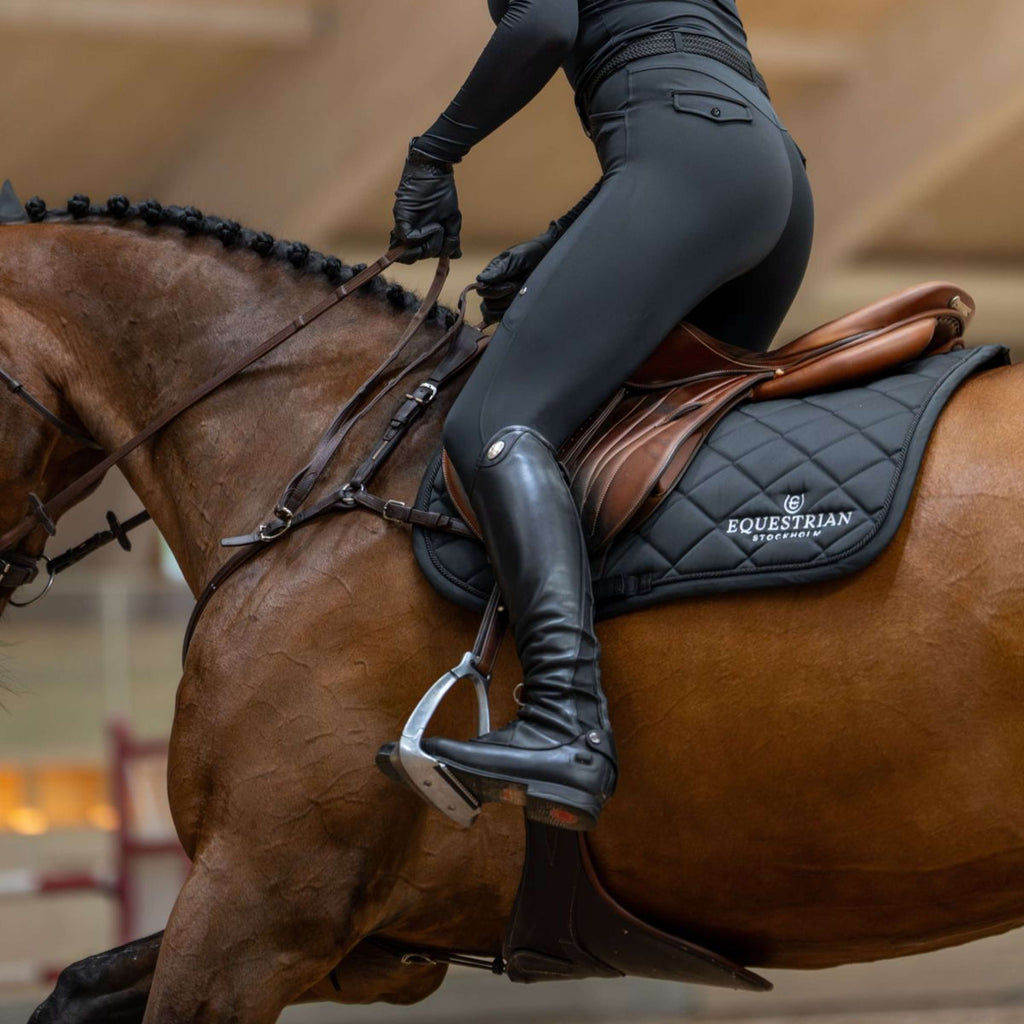 Equestrian Stockholm Tapis de Selle Line de Saut Noir