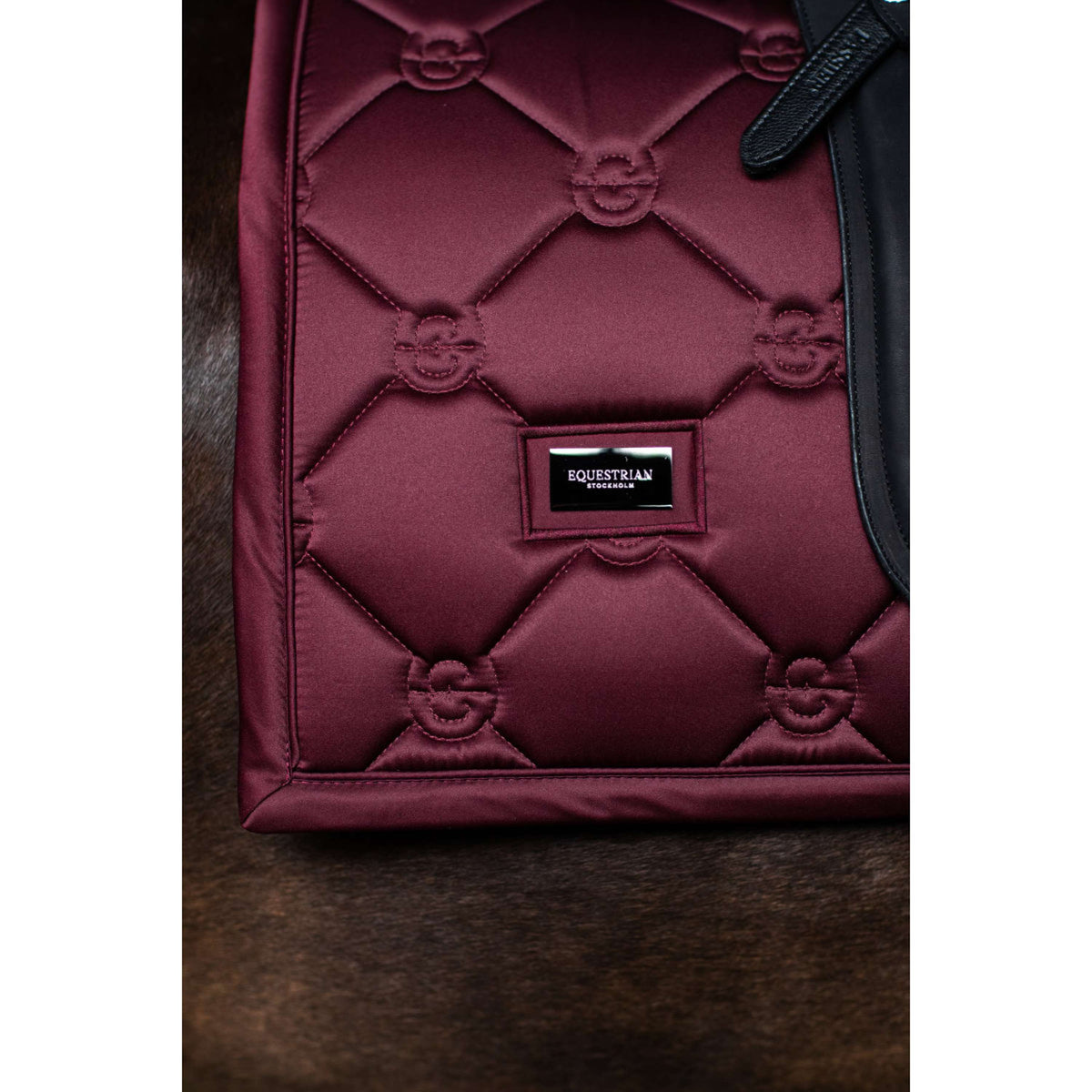 Equestrian Stockholm Tapis de Selle Satin Dressage Merlot