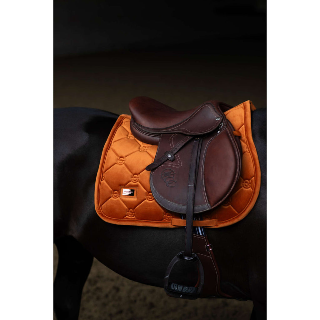 Equestrian Stockholm Tapis de Selle Velvet de Saut Chestnut