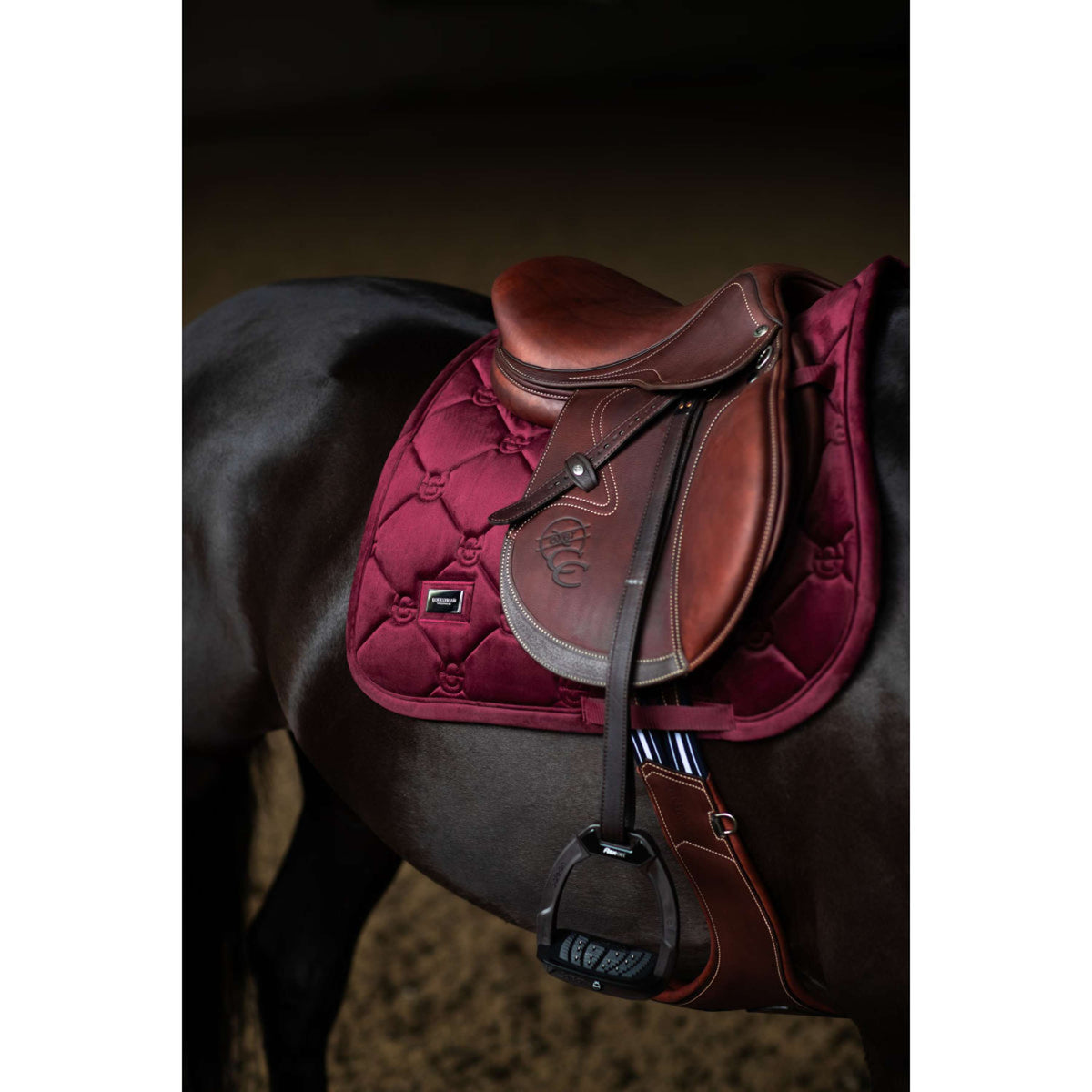 Equestrian Stockholm Tapis de Selle Velvet de Saut Merlot