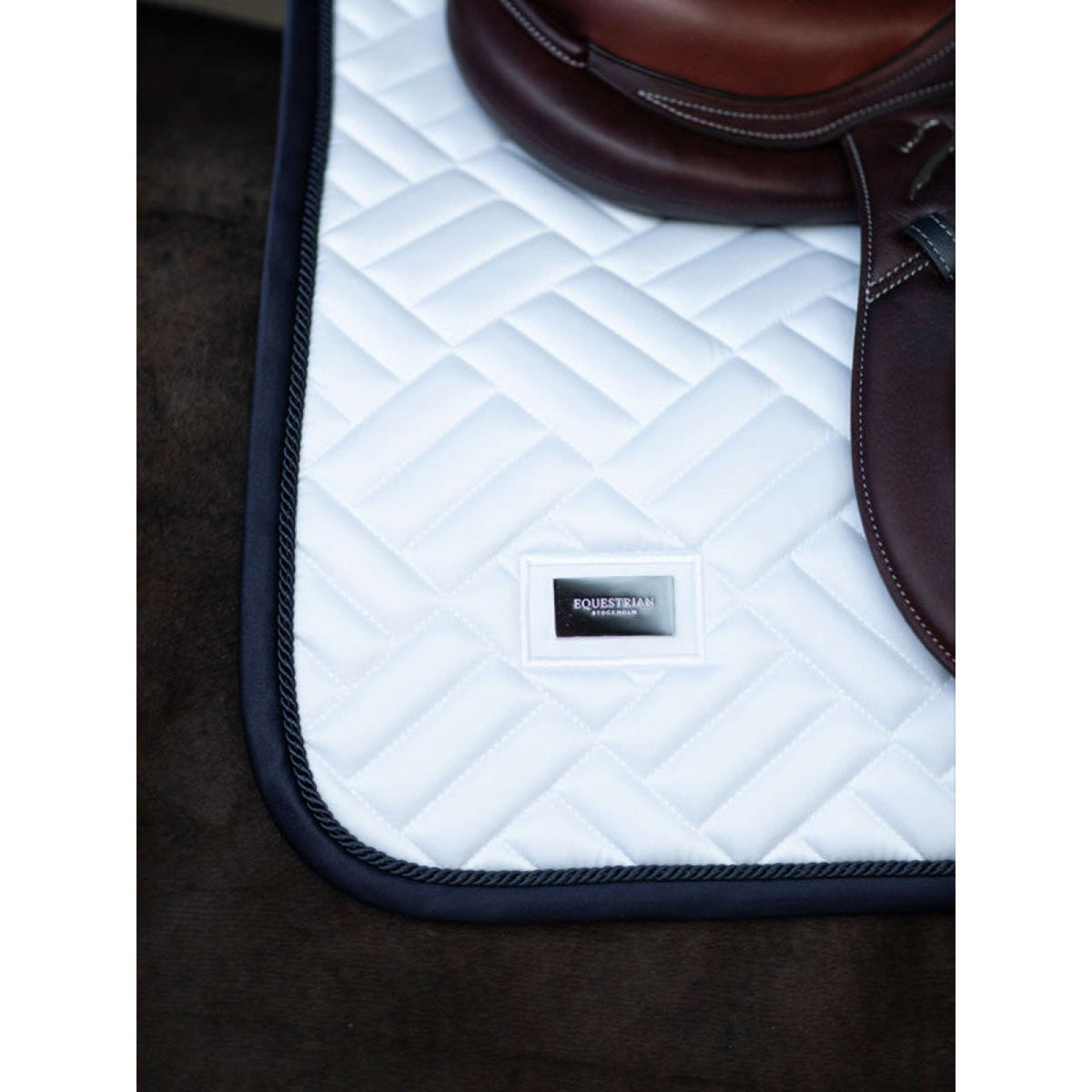 Equestrian Stockholm Tapis de Selle Modern de Saut blanc/marine