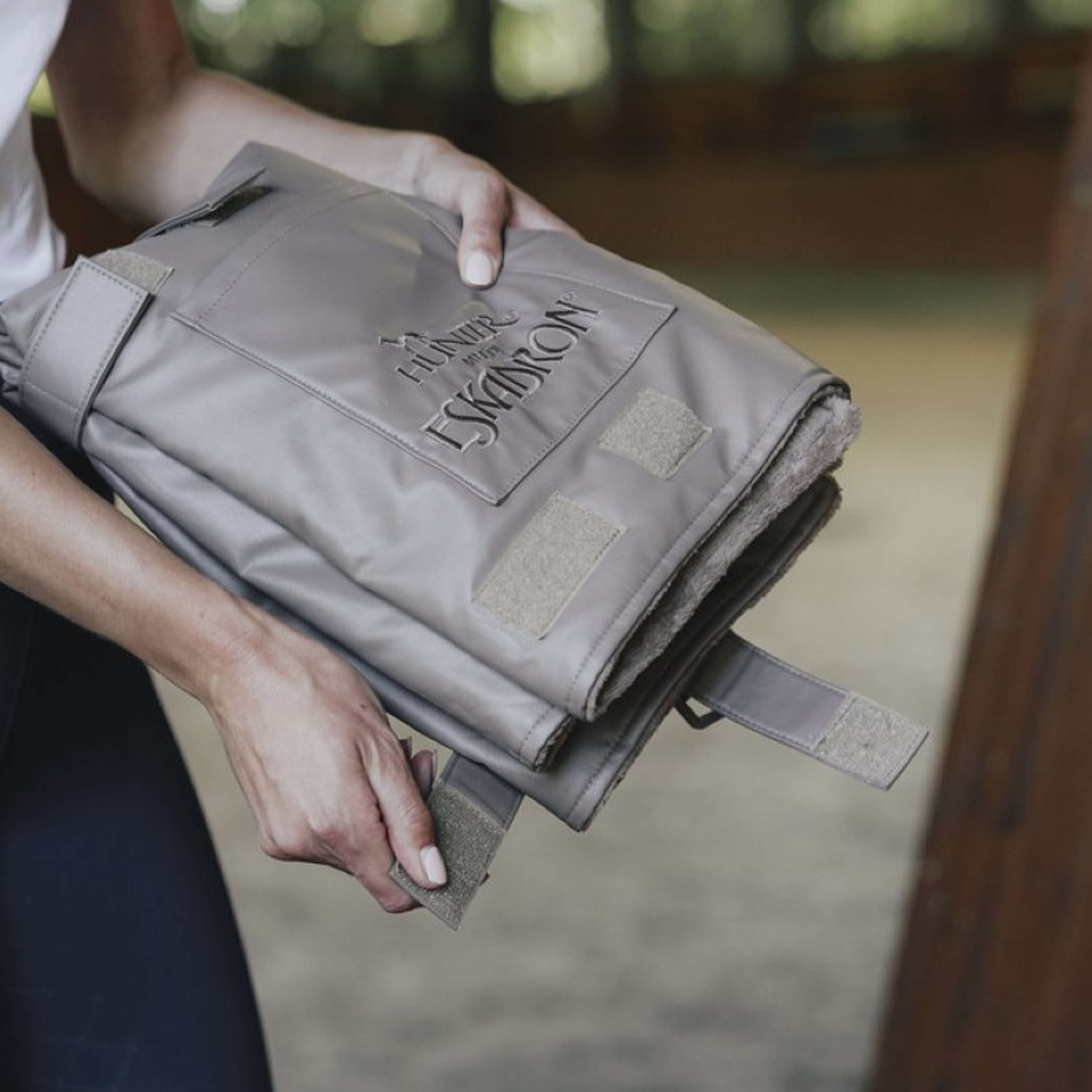 Hunter x Eskadron Couverture de voyage pour chien Voyage Taupe