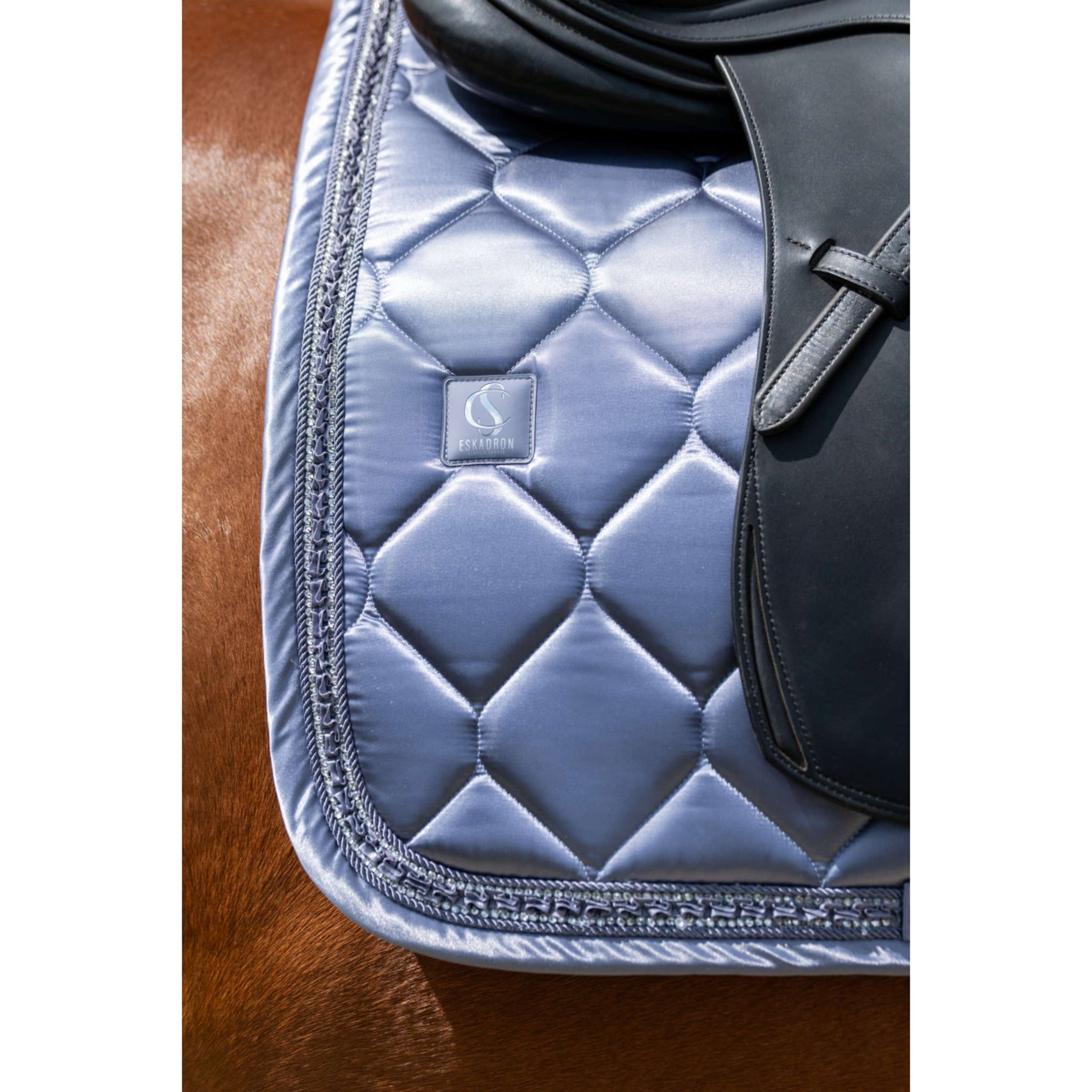 Eskadron Tapis de Selle Classic Sports Satin Frills Polyvalent Orchid Eskadron Tapis de Selle Classic Sports Satin Frills Polyvalent Orchid