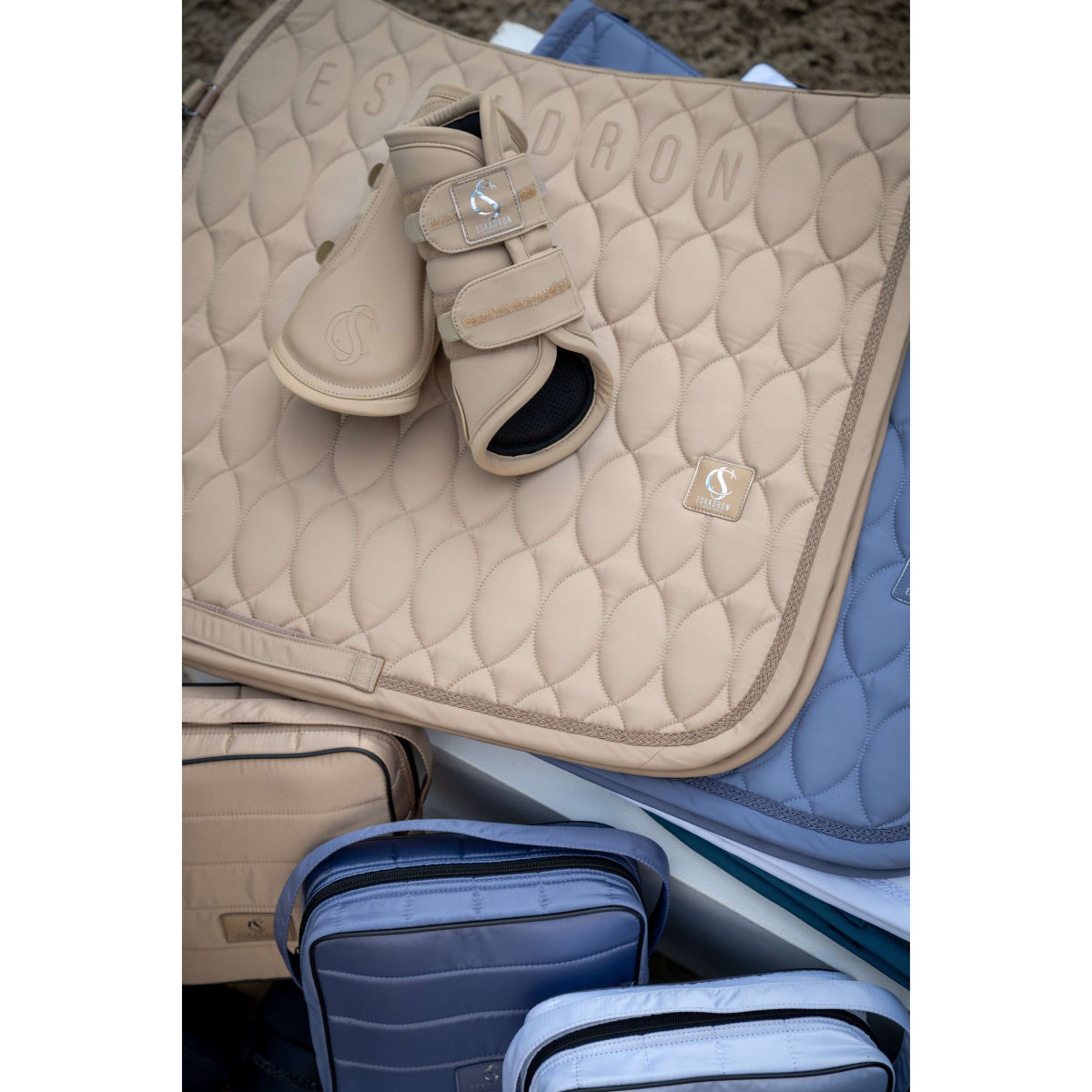 Eskadron Tapis de Selle Classic Sports Softshell Jewel Polyvalent Sierra Eskadron Tapis de Selle Classic Sports Softshell Jewel Polyvalent Sierra