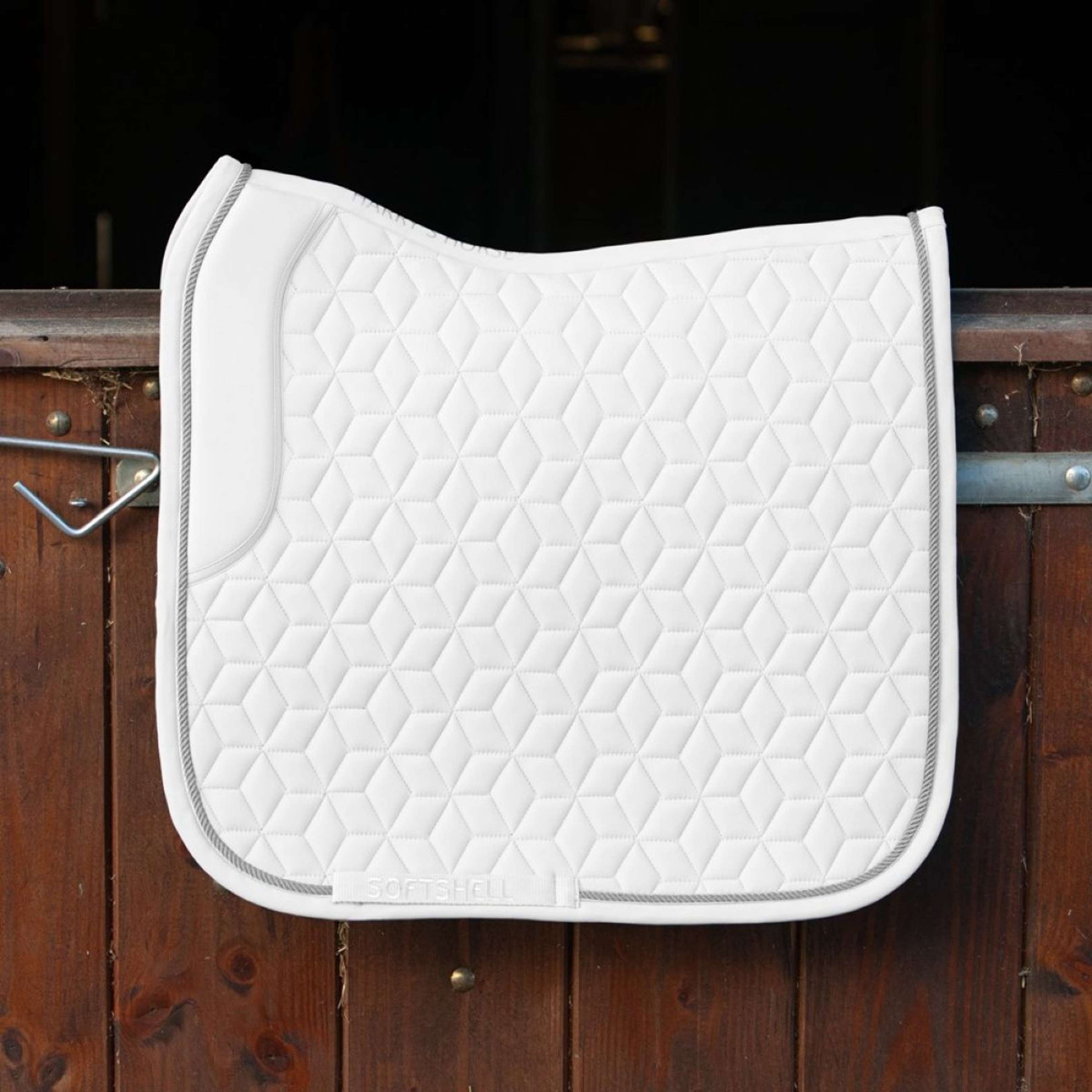 Harry's Horse Tapis de Selle Softshell Dressage Blanc Harry's Horse Tapis de Selle Softshell Dressage Blanc