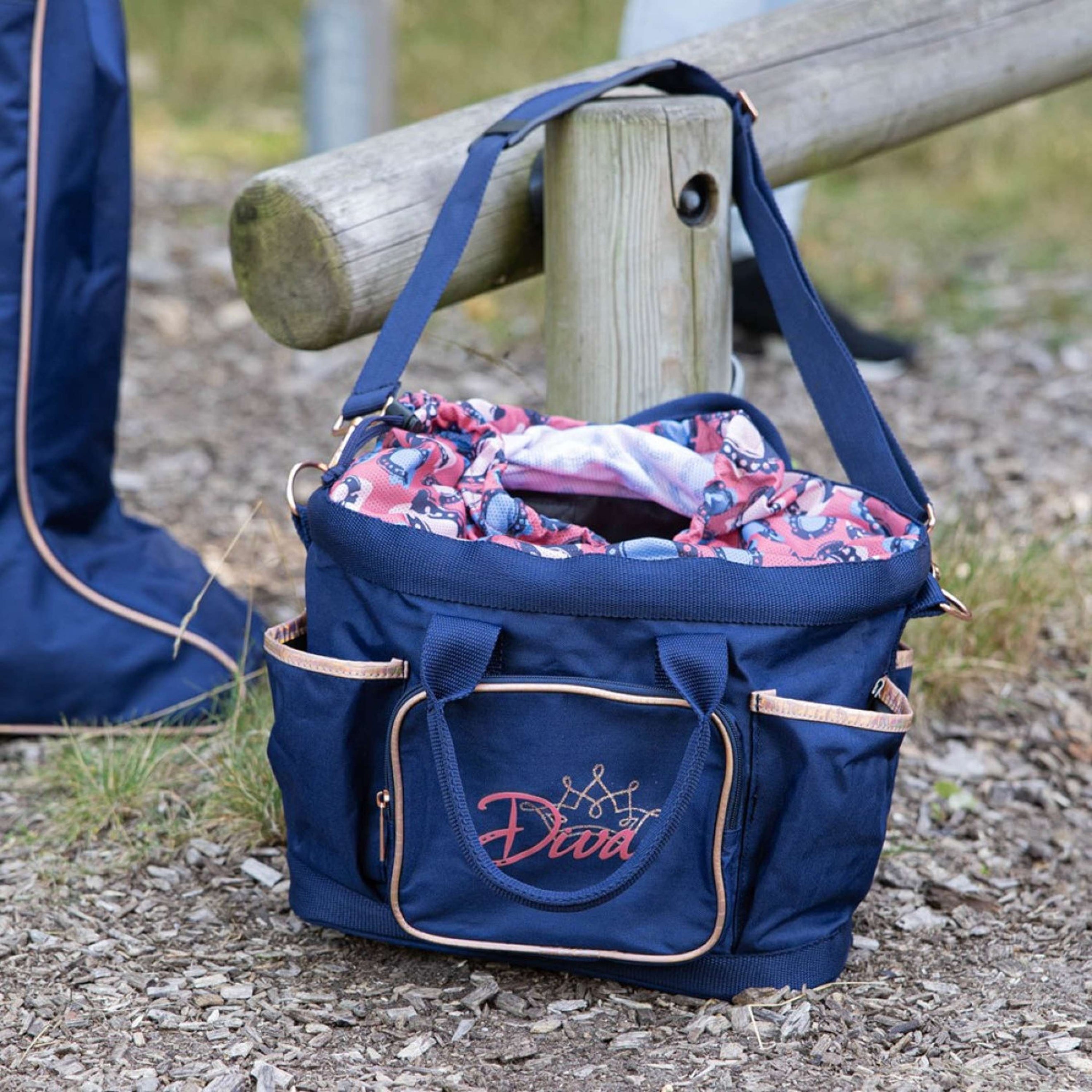 Harry's Horse Trousse de Pansage Diva Mauvewood Collegiate-Blue Harry's Horse Trousse de Pansage Diva Mauvewood Collegiate-Blue