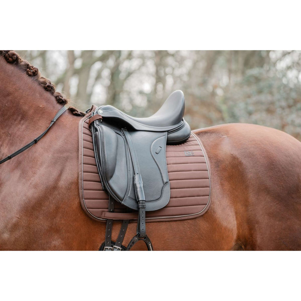 EQPRO Tapis de Selle Softshell Dressage Chocolat