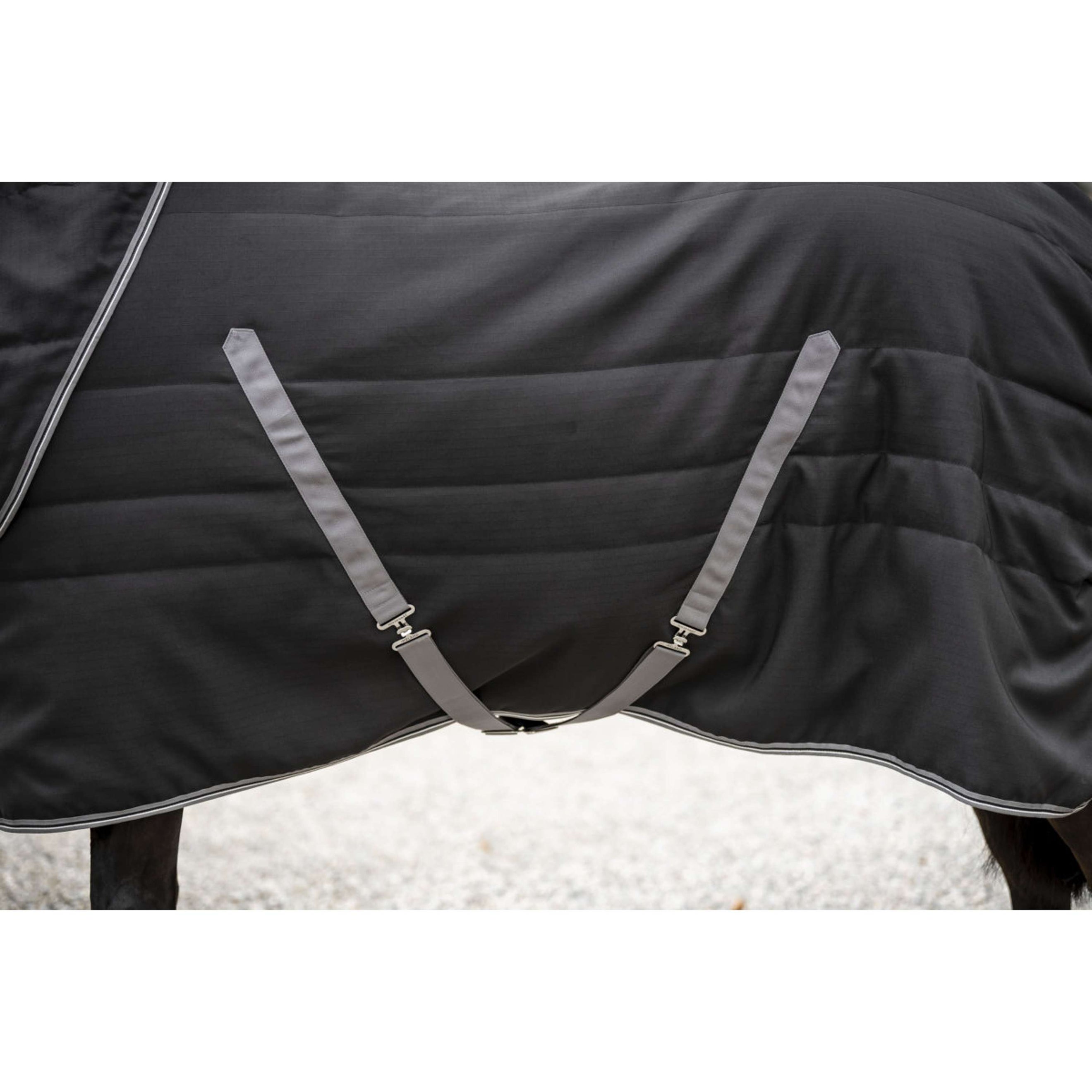 Rambo Couverture d'Écurie 200g Black/Thunderstorm Grey/Silver Rambo Couverture d'Écurie 200g Black/Thunderstorm Grey/Silver