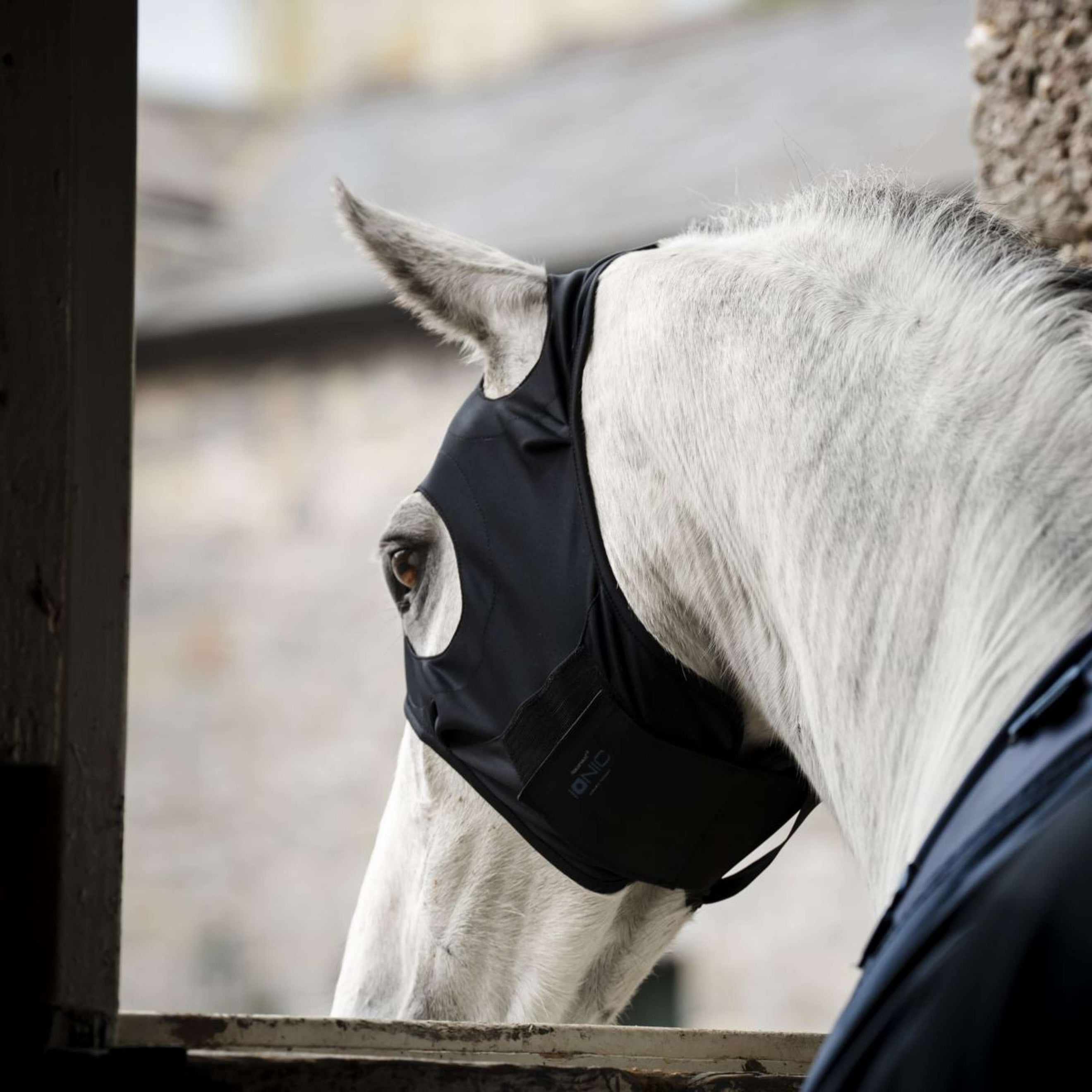 Horseware Calming Face Mask Ionic Noir Horseware Calming Face Mask Ionic Noir