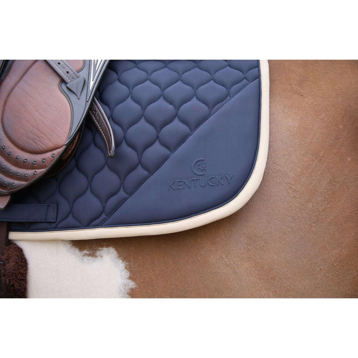 Kentucky Horsewear Tapis de Selle Softshell Onion Quilt de Saut Marin/Beige