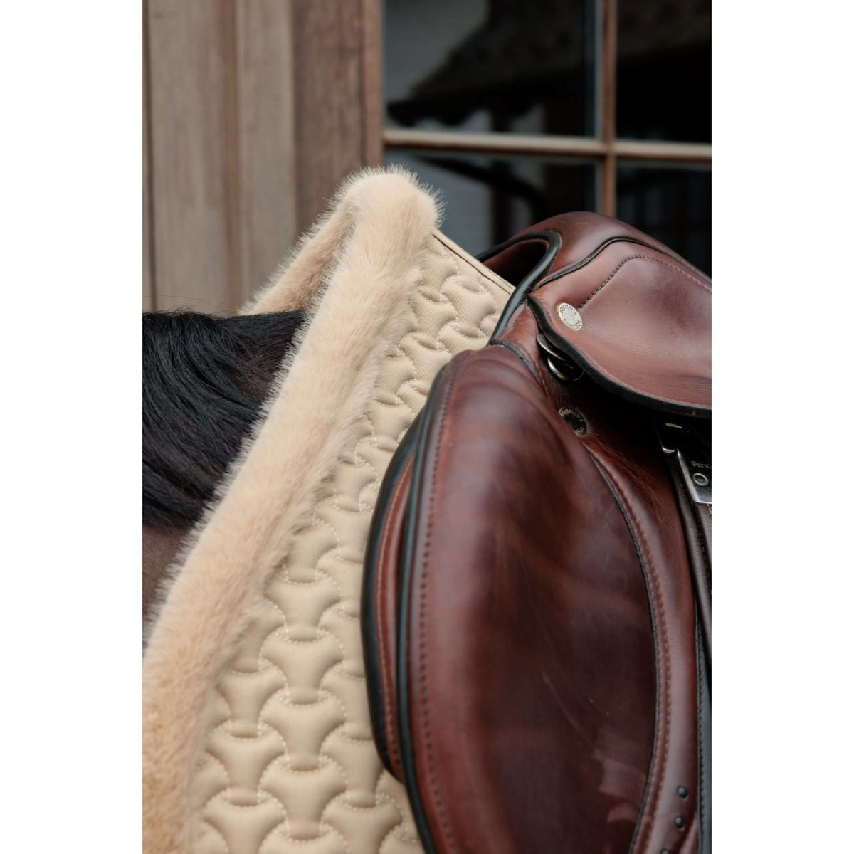 Kentucky Horsewear Tapis de Selle Fake Fur Onion Quilt de Saut Beige
