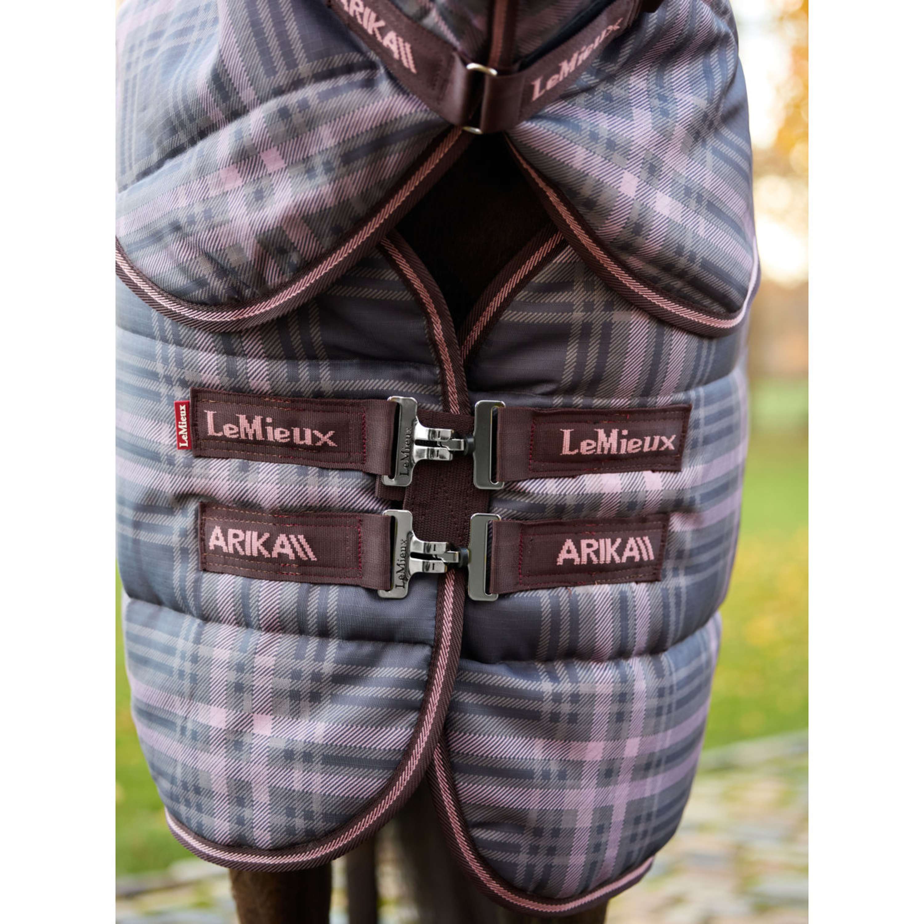 LeMieux Couverture d'Écurie Arika Heritage Check with Neck 200g Cocoa