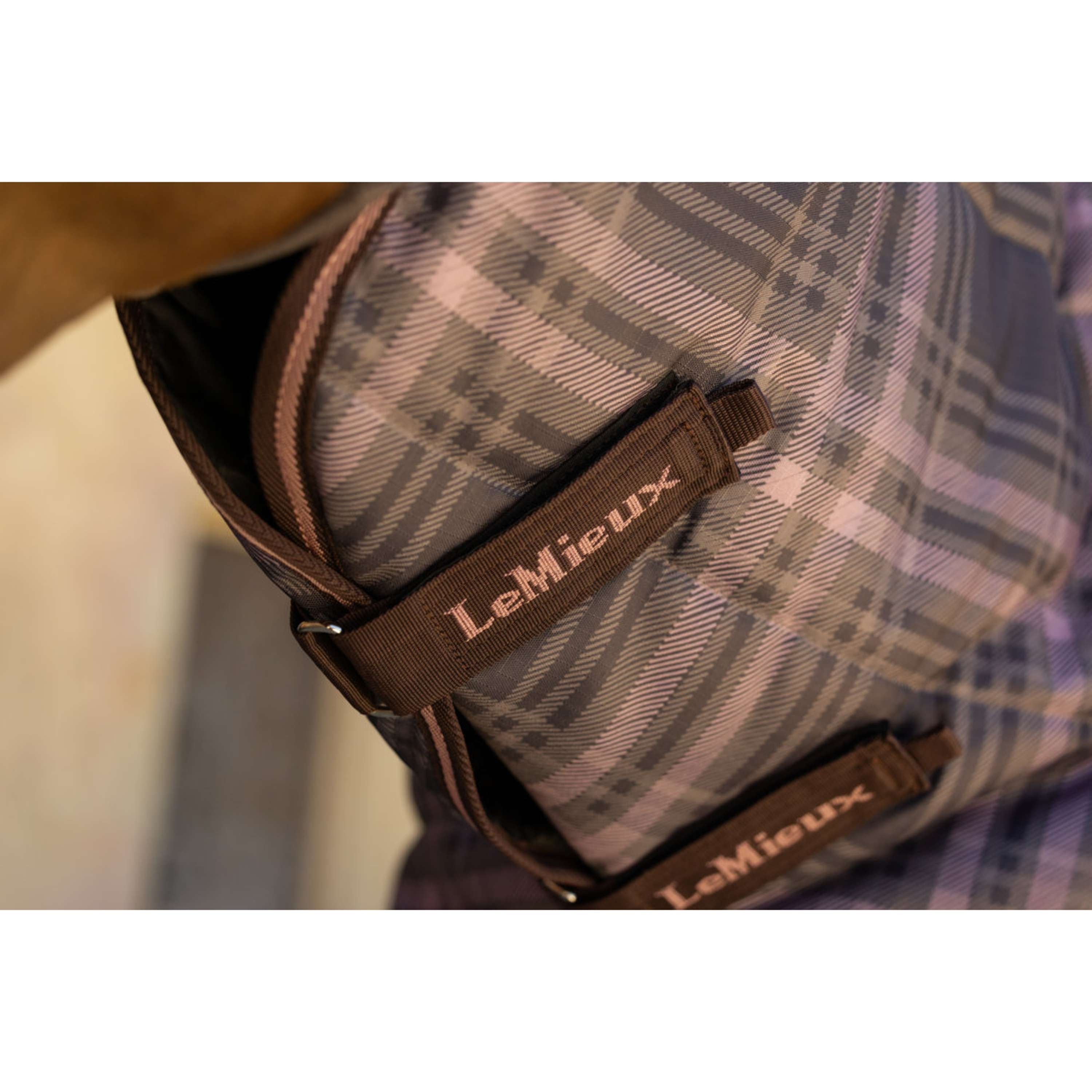 LeMieux Couverture d'Écurie Arika Heritage Check with Neck 200g Cocoa
