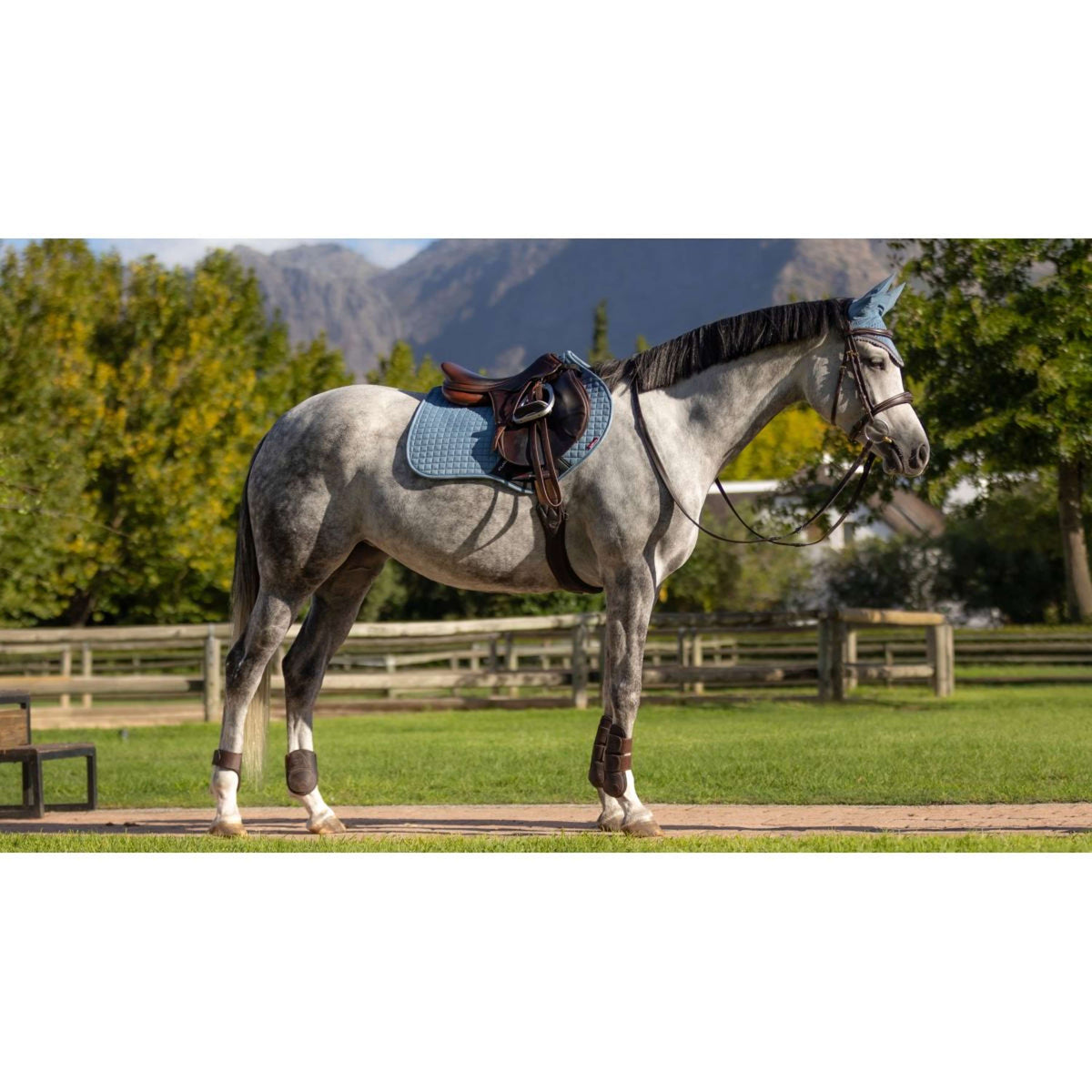 LeMieux Tapis de Selle Suede Square Close Contact Ice Blue