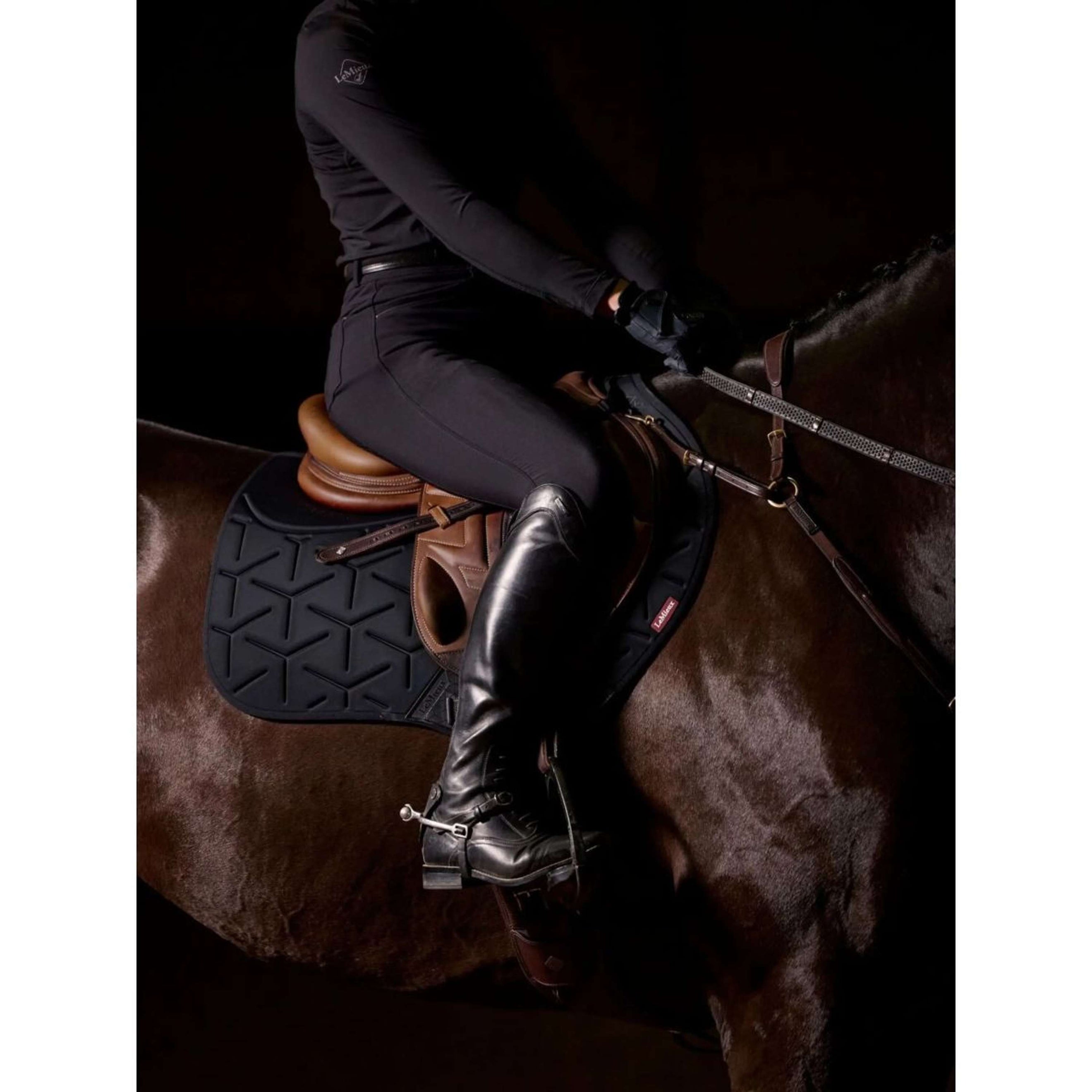 LeMieux Tapis de Selle ProForm de Saut Noir LeMieux Tapis de Selle ProForm de Saut Noir