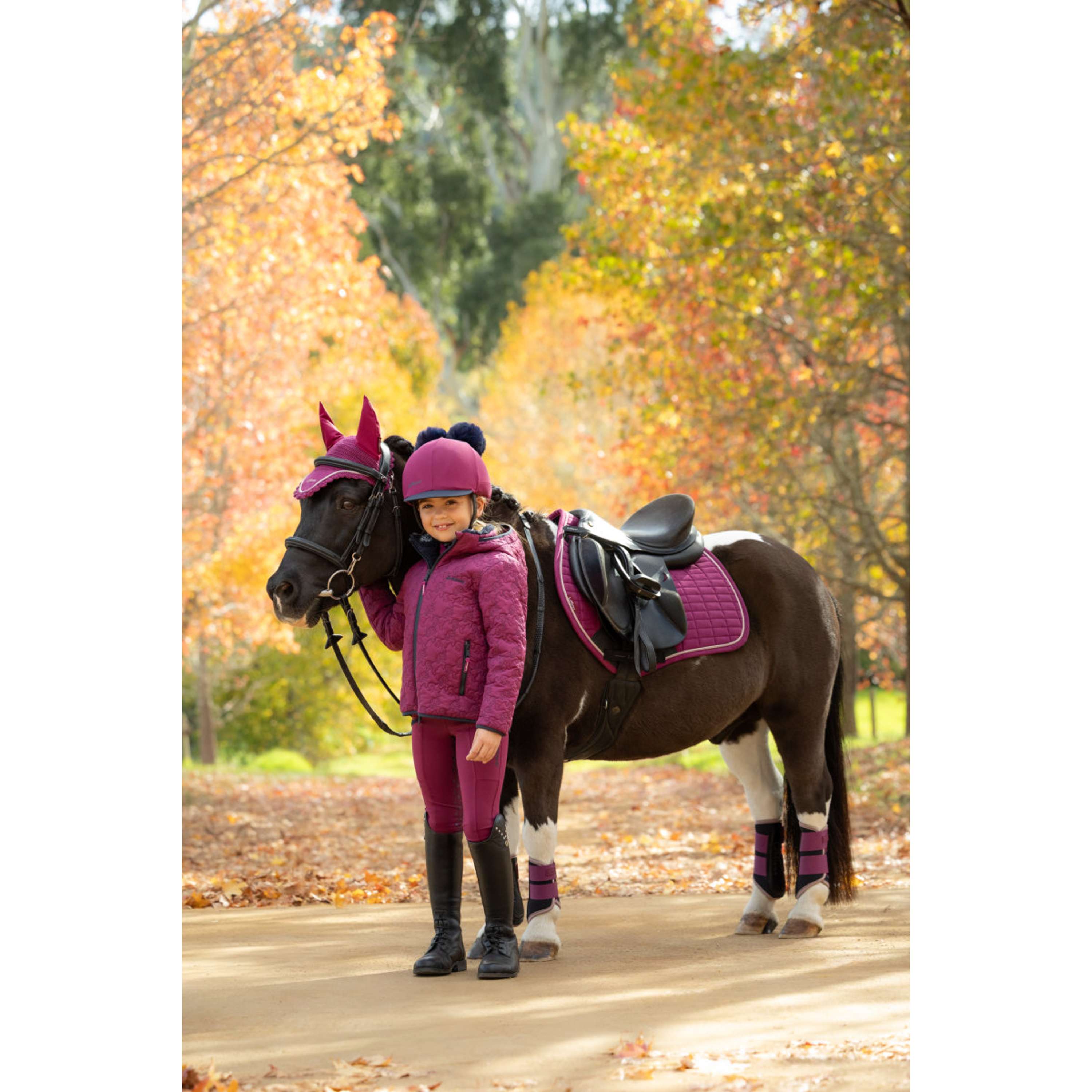 LeMieux Tapis de Selle Suede Close Contact Square de Saut Blackberry