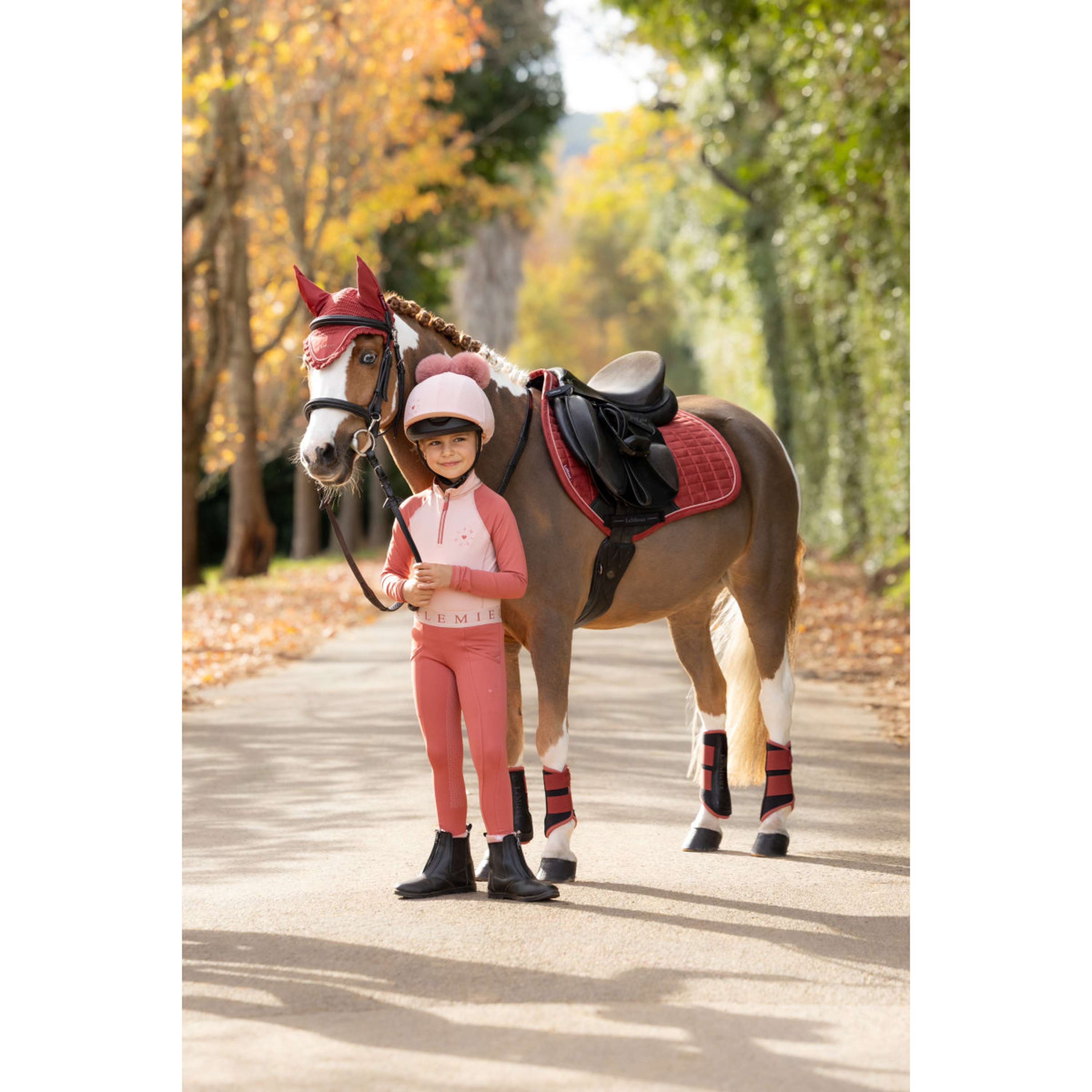 LeMieux Tapis de Selle Suede Close Contact Square de Saut Russet