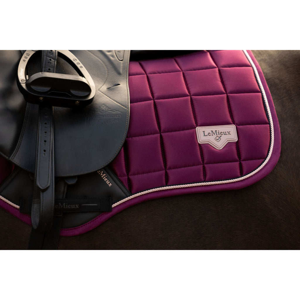 LeMieux Tapis de Selle Loire Classic Close Contact Square de Saut Blackberry