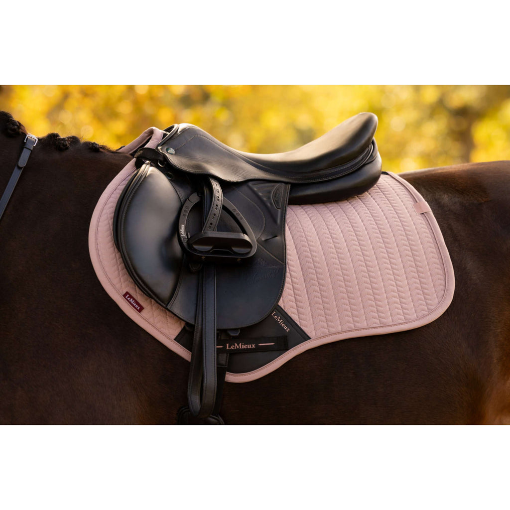 LeMieux Tapis de Selle Essence Close Contact Square de Saut Wild Rose
